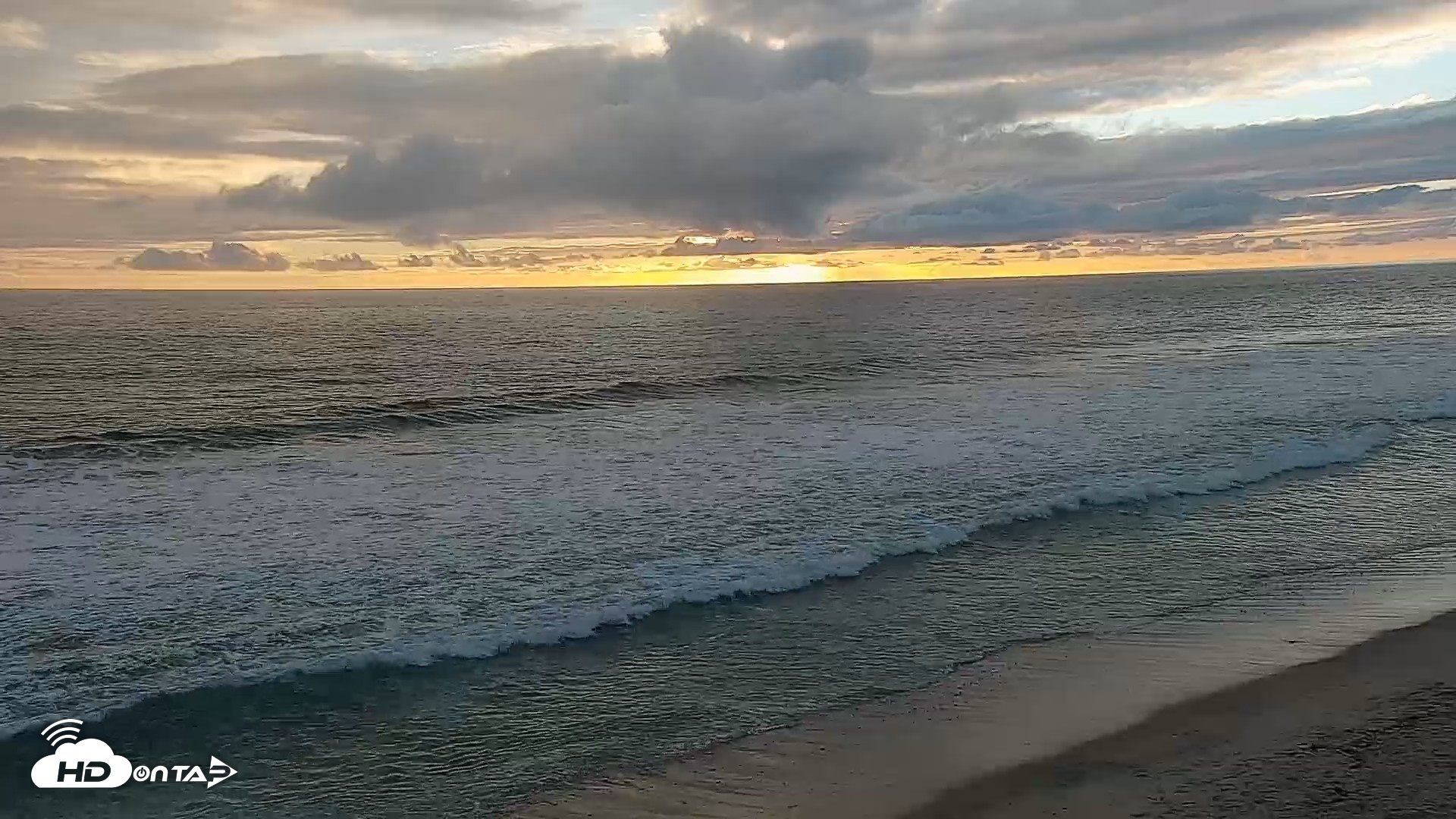 Snapshot of Carlsbad Beach Surf Live Webcam taken Apr 12, 2026, 6:59pm PDT
