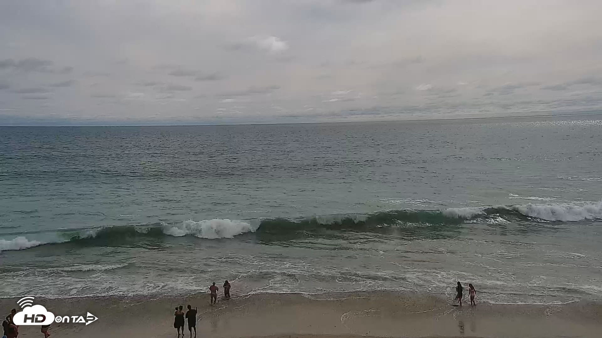 Snapshot of Carlsbad Beach Surf Live Webcam taken Aug 13, 2026, 4:04pm PDT