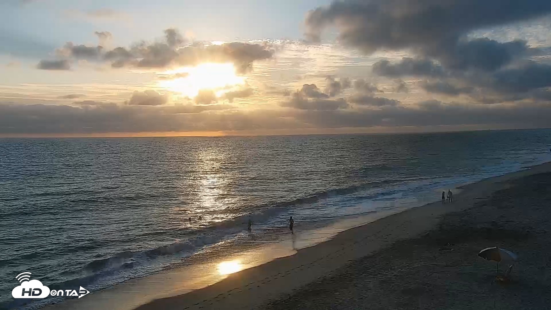 Snapshot of Carlsbad Beach Surf Live Webcam taken Aug 12, 2026, 7:07pm PDT
