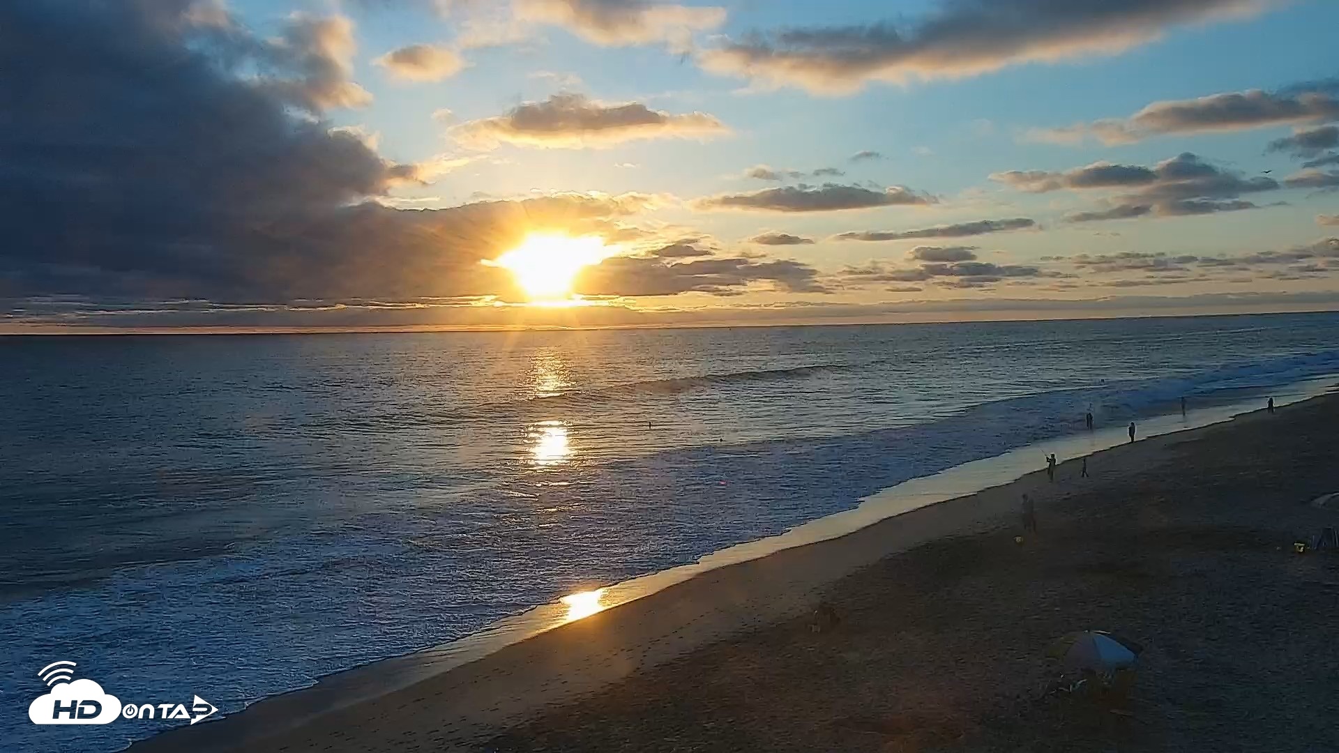 Snapshot of Carlsbad Beach Surf Live Webcam taken Aug 14, 2026, 7:22pm PDT