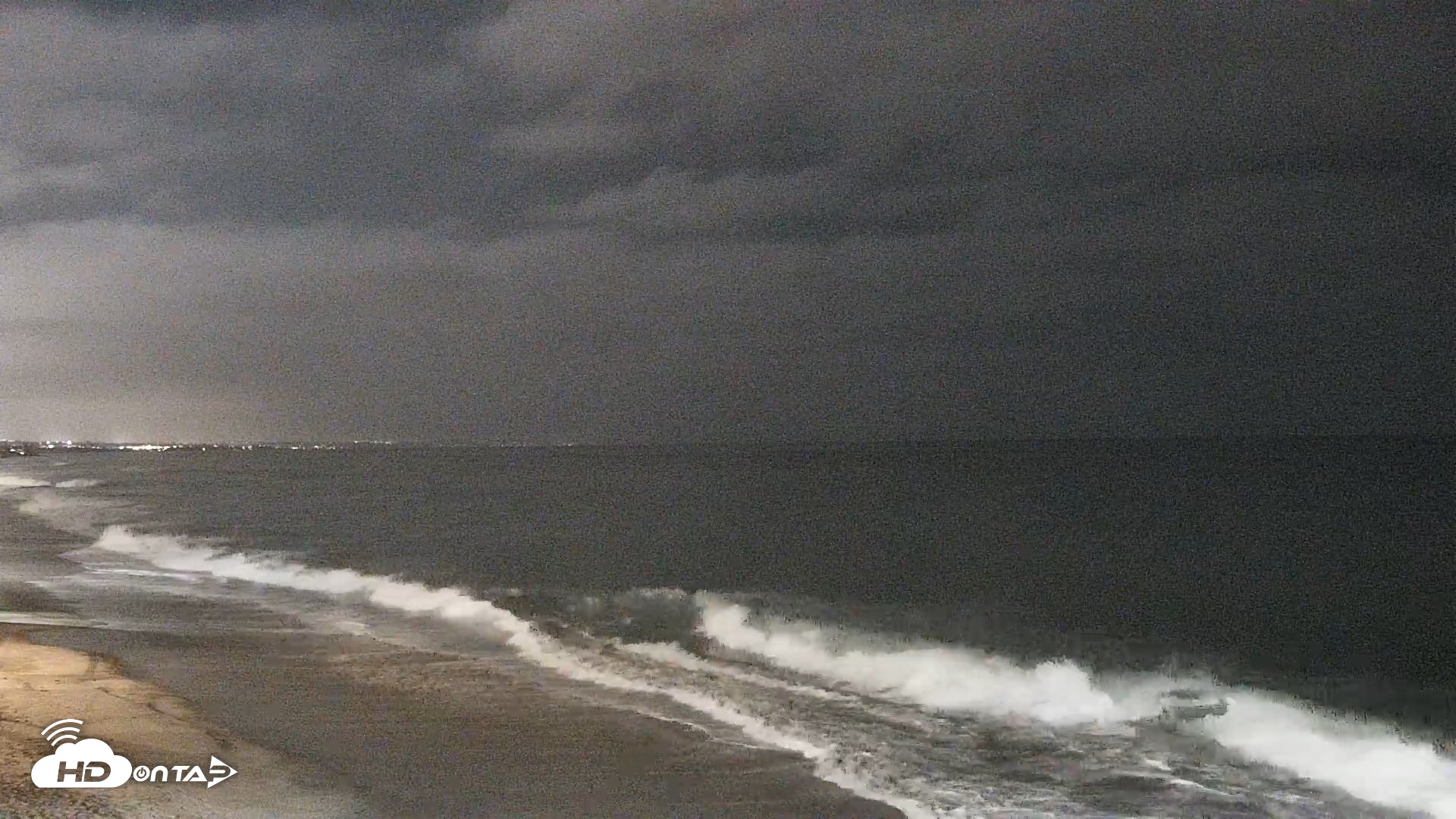 Snapshot of Carlsbad Beach Surf Live Webcam taken Sep 23, 2026, 8:27pm PDT