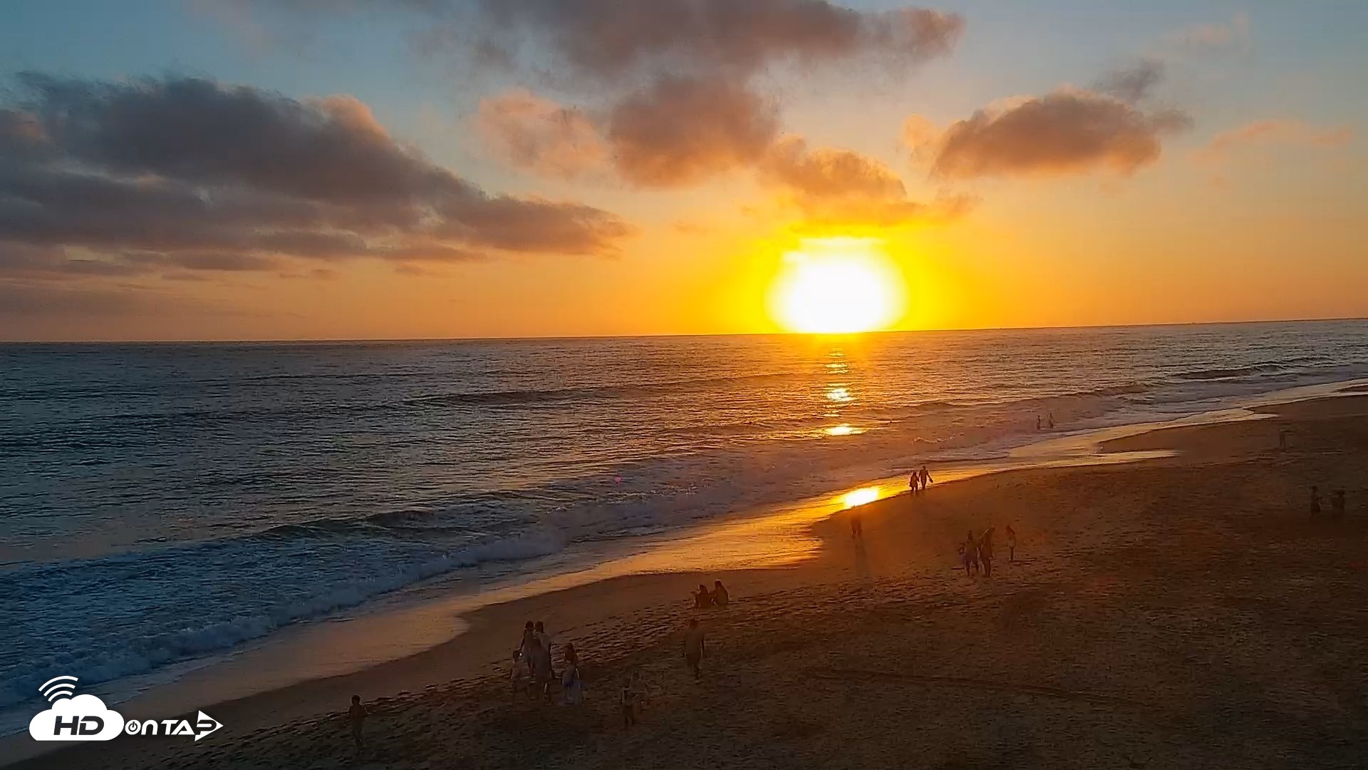 Snapshot of Carlsbad Beach Surf Live Webcam taken Jul 7, 2026, 7:57pm PDT