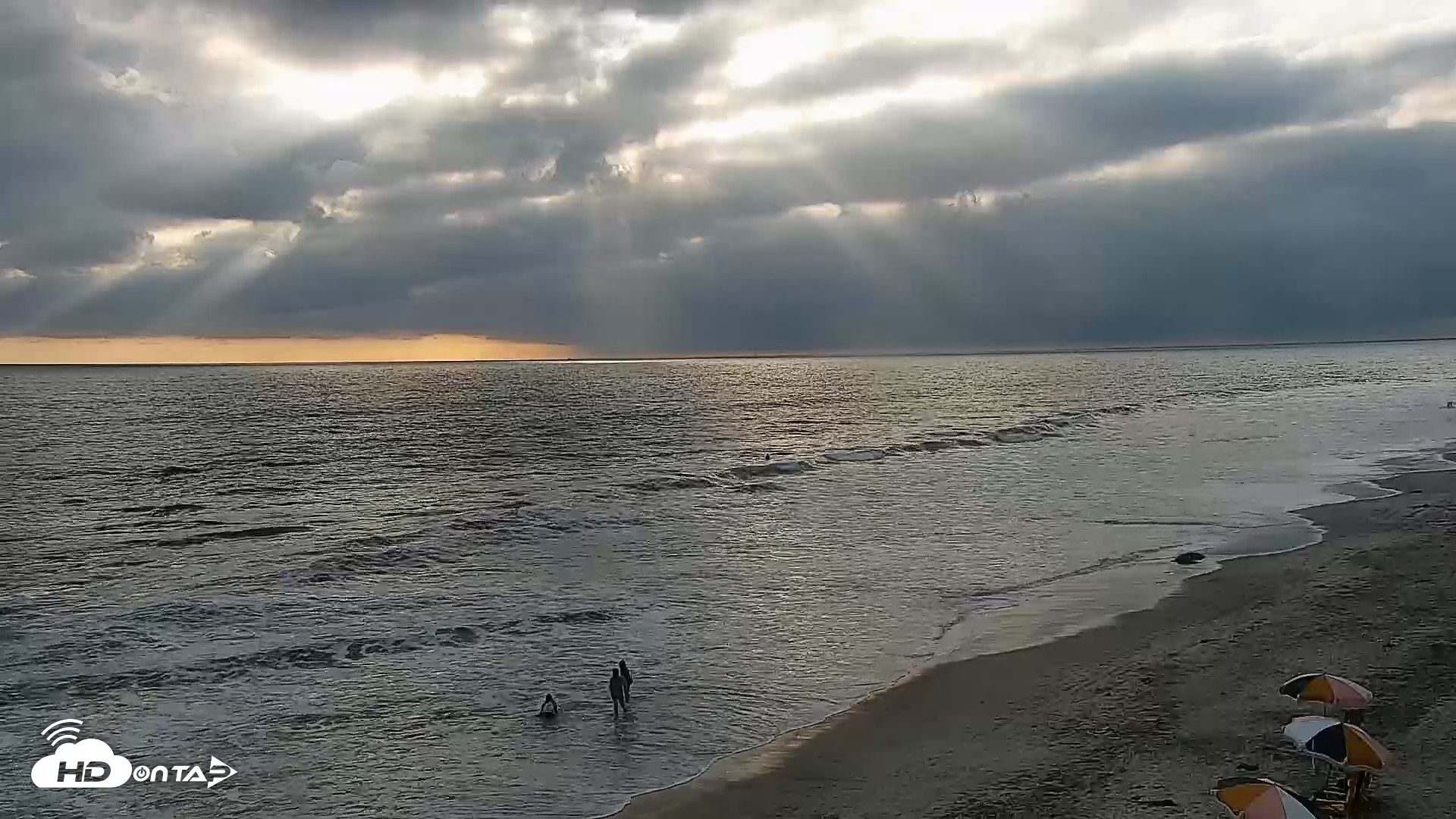 Snapshot of Carlsbad Beach Surf Live Webcam taken May 23, 2026, 6:37pm PDT