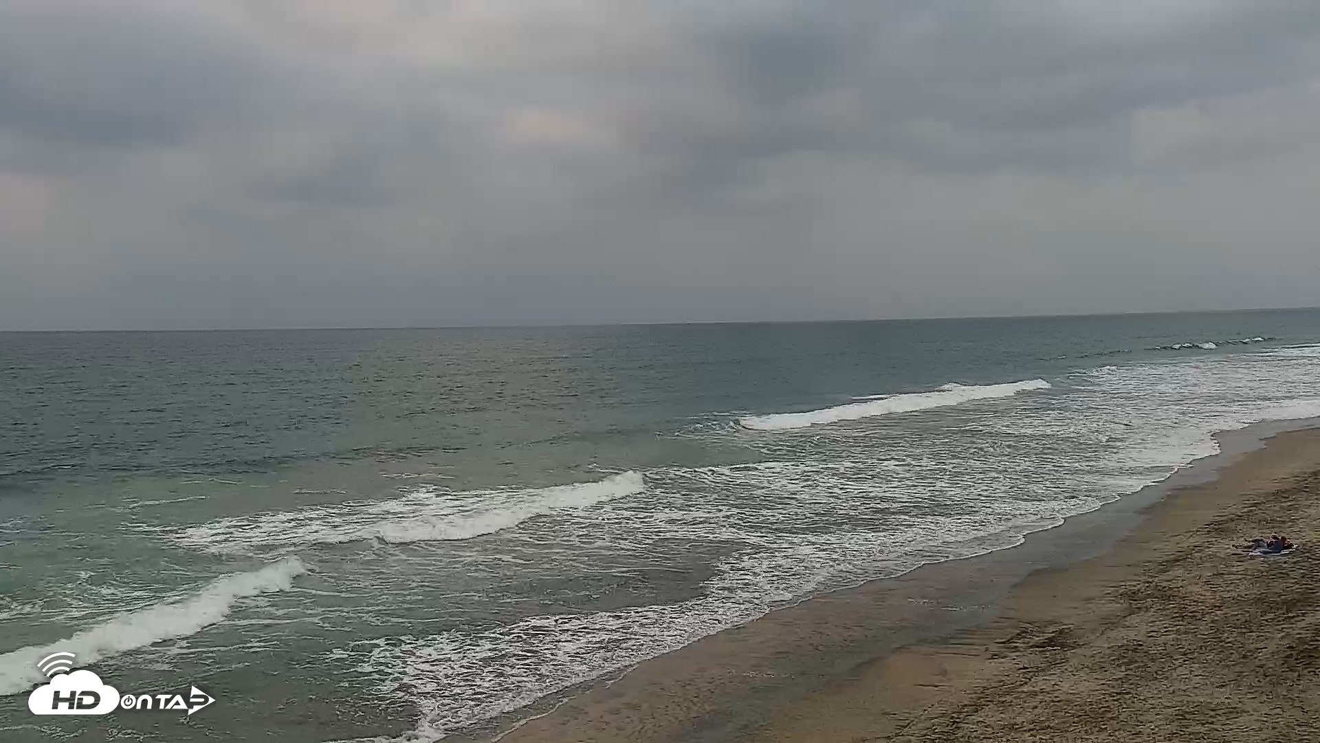 Snapshot of Carlsbad Beach Surf Live Webcam taken May 17, 2026, 6:54pm PDT