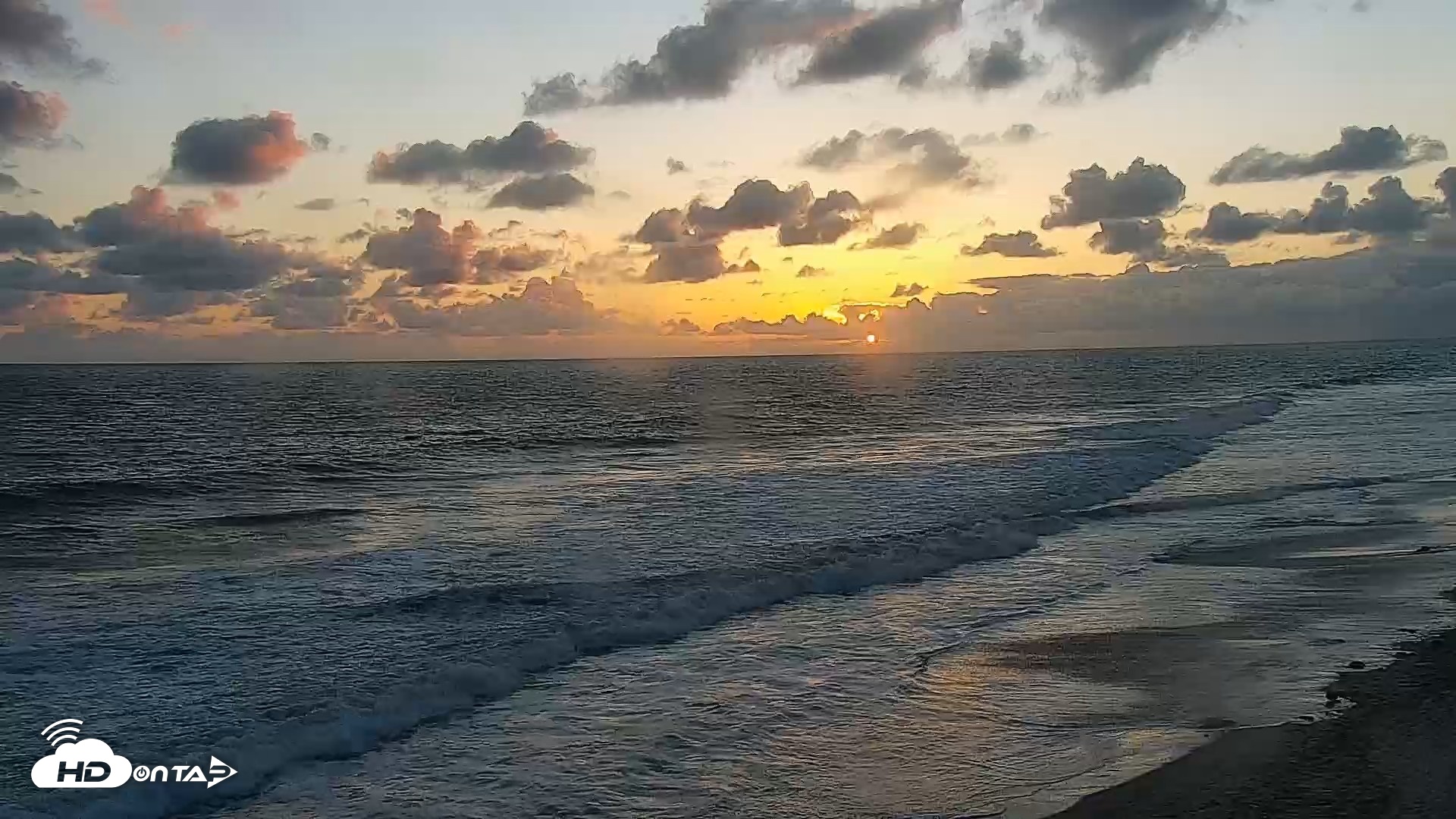 Snapshot of Carlsbad Beach Surf Live Webcam taken May 27, 2026, 7:48pm PDT