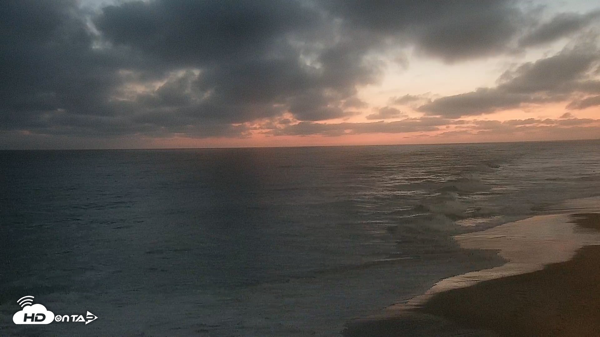Snapshot of Carlsbad Beach Surf Live Webcam taken Jun 14, 2026, 8:37pm PDT