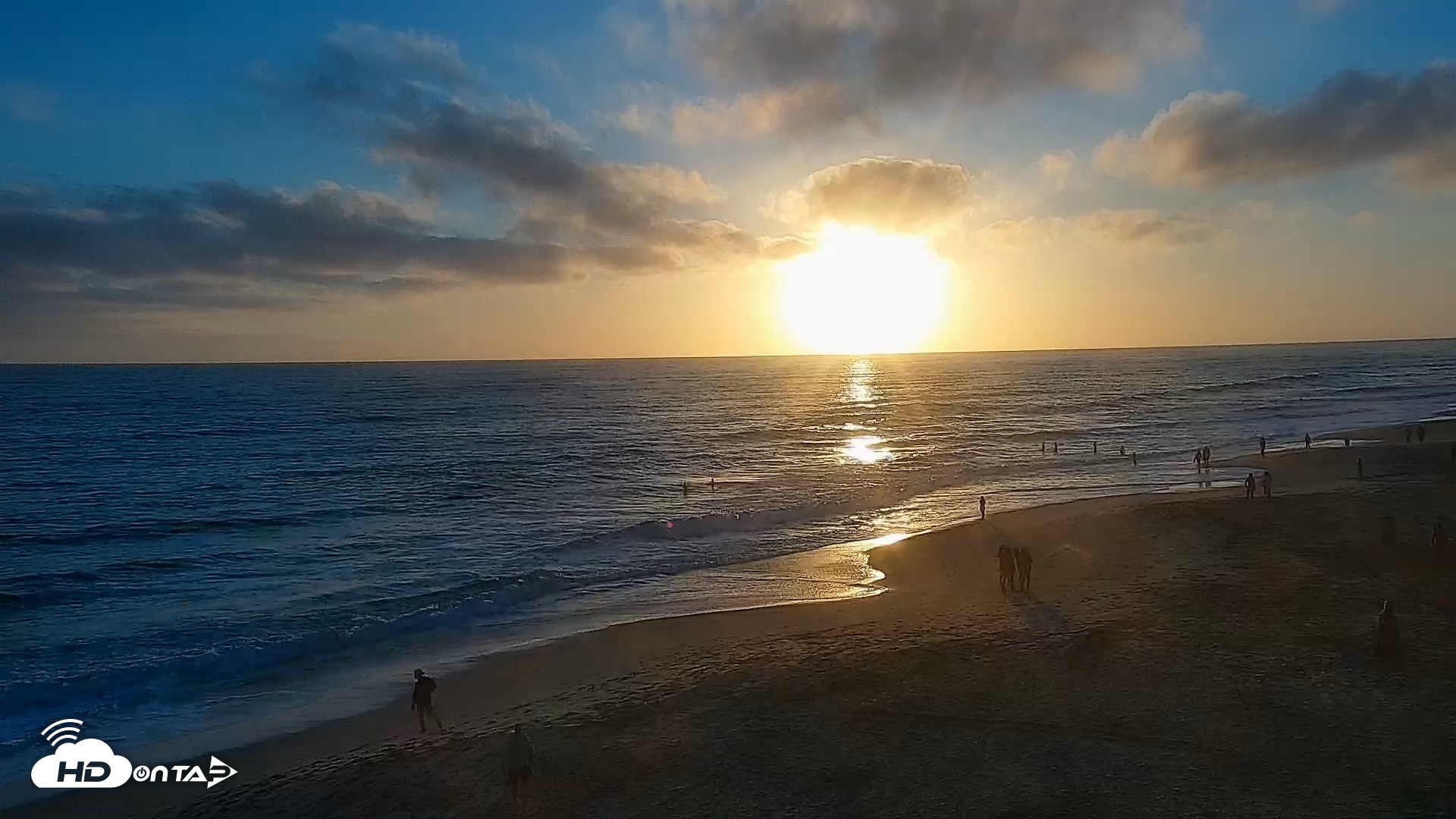 Snapshot of Carlsbad Beach Surf Live Webcam taken Jul 7, 2026, 7:47pm PDT