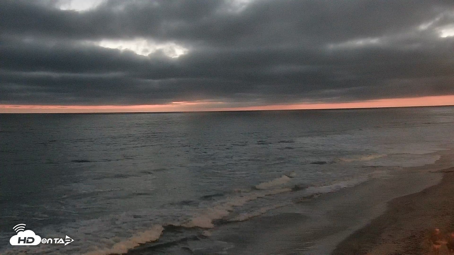 Snapshot of Carlsbad Beach Surf Live Webcam taken May 30, 2026, 8:29pm PDT