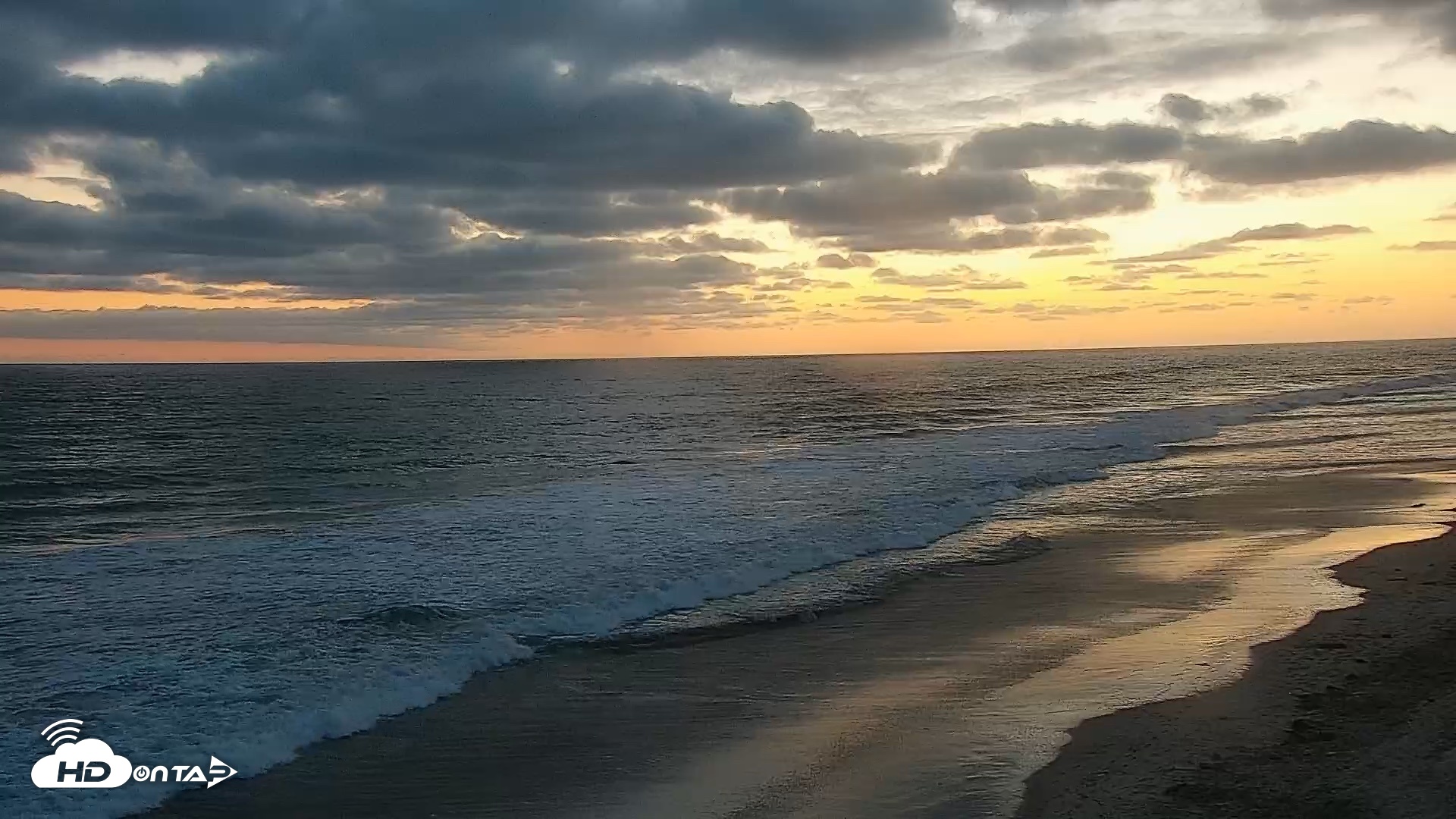 Snapshot of Carlsbad Beach Surf Live Webcam taken May 25, 2026, 8:07pm PDT