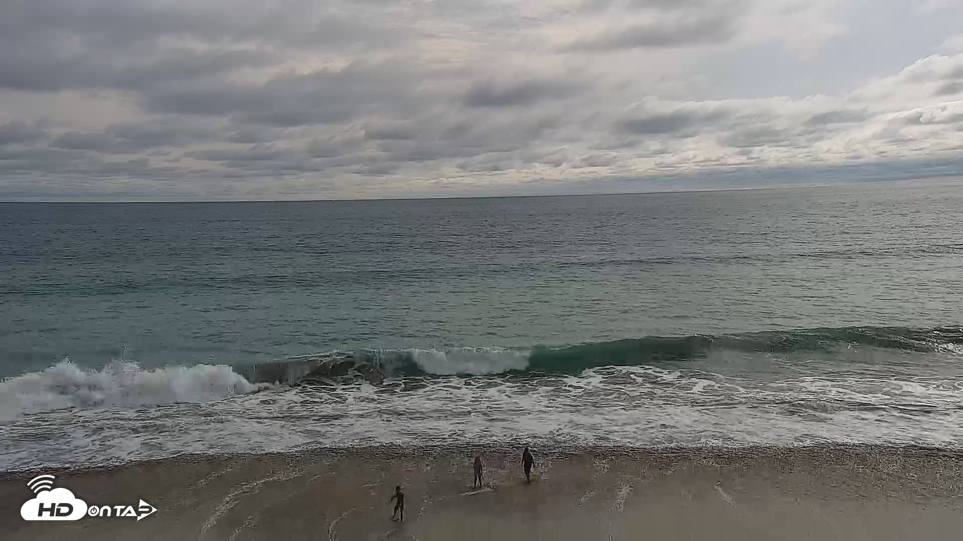 Snapshot of Carlsbad Beach Surf Live Webcam taken Aug 13, 2026, 5:32pm PDT