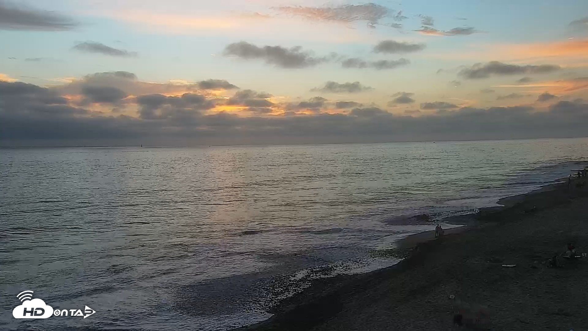Snapshot of Carlsbad Beach Surf Live Webcam taken Aug 21, 2026, 7:31pm PDT
