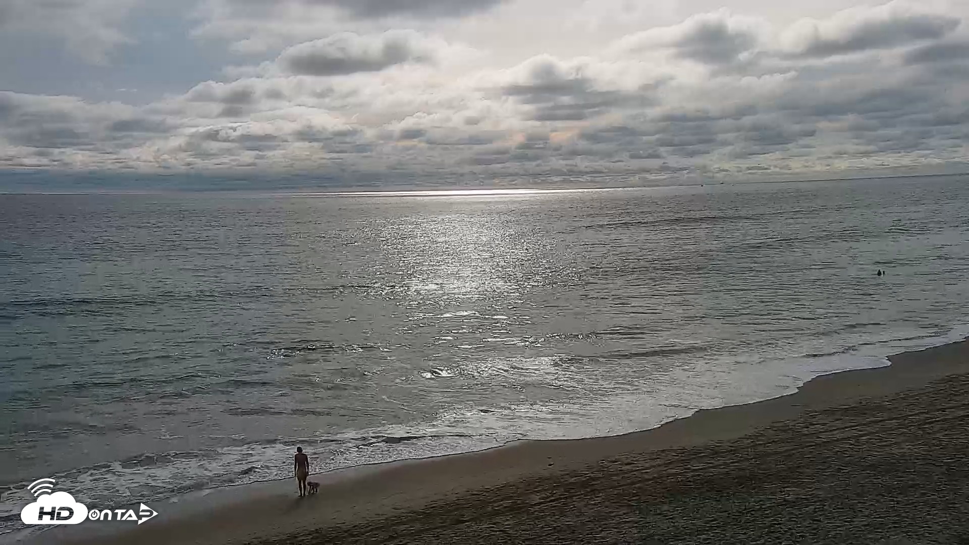 Snapshot of Carlsbad Beach Surf Live Webcam taken Aug 13, 2026, 5:32pm PDT