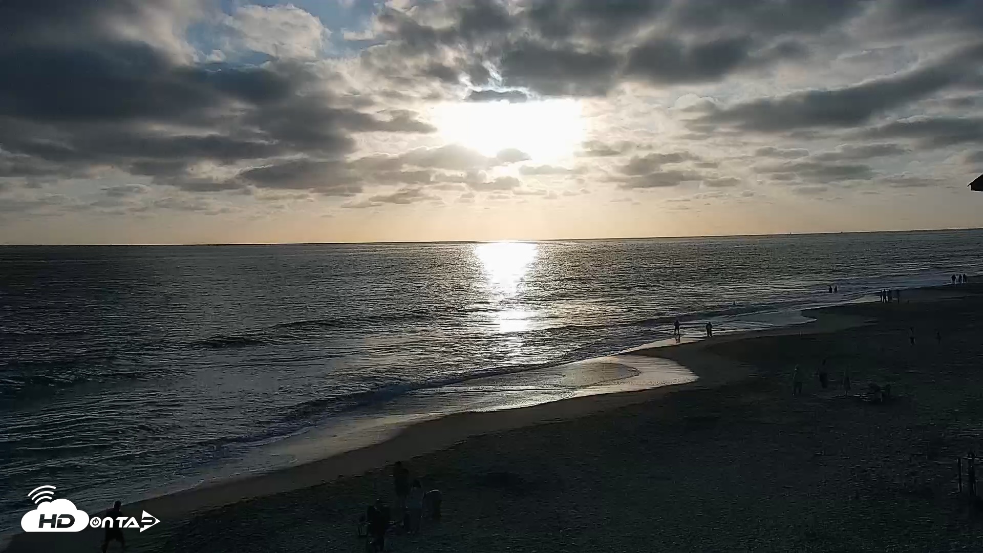 Snapshot of Carlsbad Beach Surf Live Webcam taken Jul 1, 2026, 7:18pm PDT