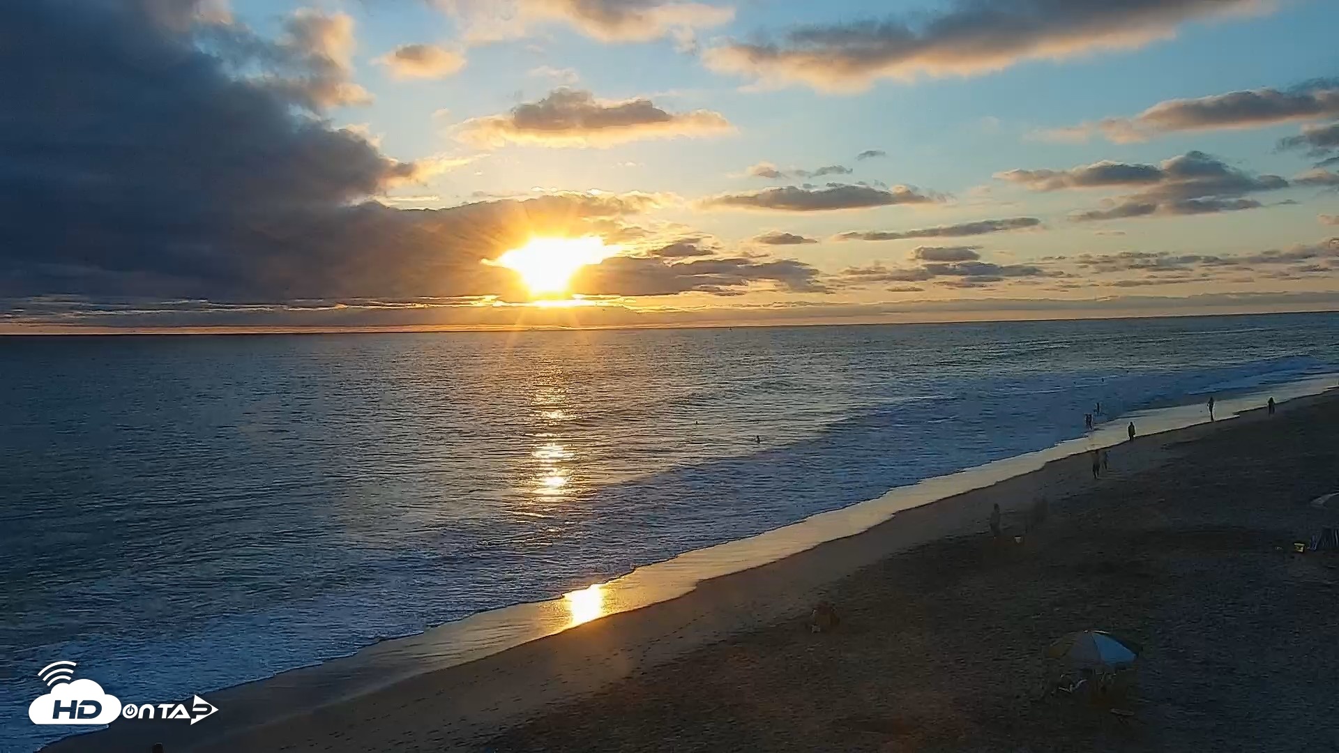 Snapshot of Carlsbad Beach Surf Live Webcam taken Aug 14, 2026, 7:23pm PDT