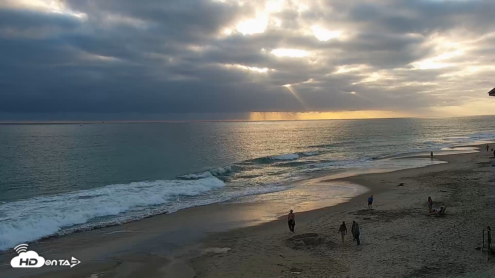 Snapshot of Carlsbad Beach Surf Live Webcam taken Jun 28, 2026, 7:25pm PDT