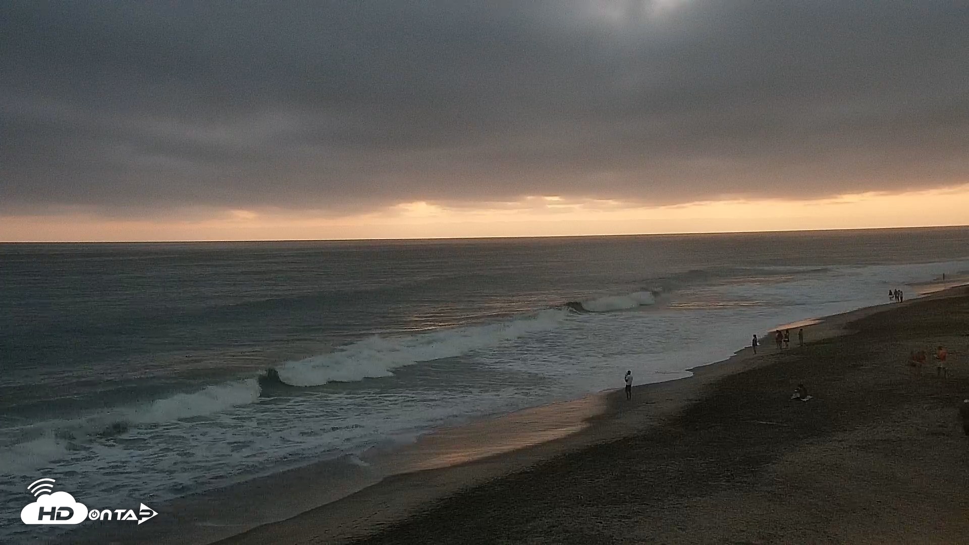 Snapshot of Carlsbad Beach Surf Live Webcam taken Aug 1, 2026, 8:16pm PDT