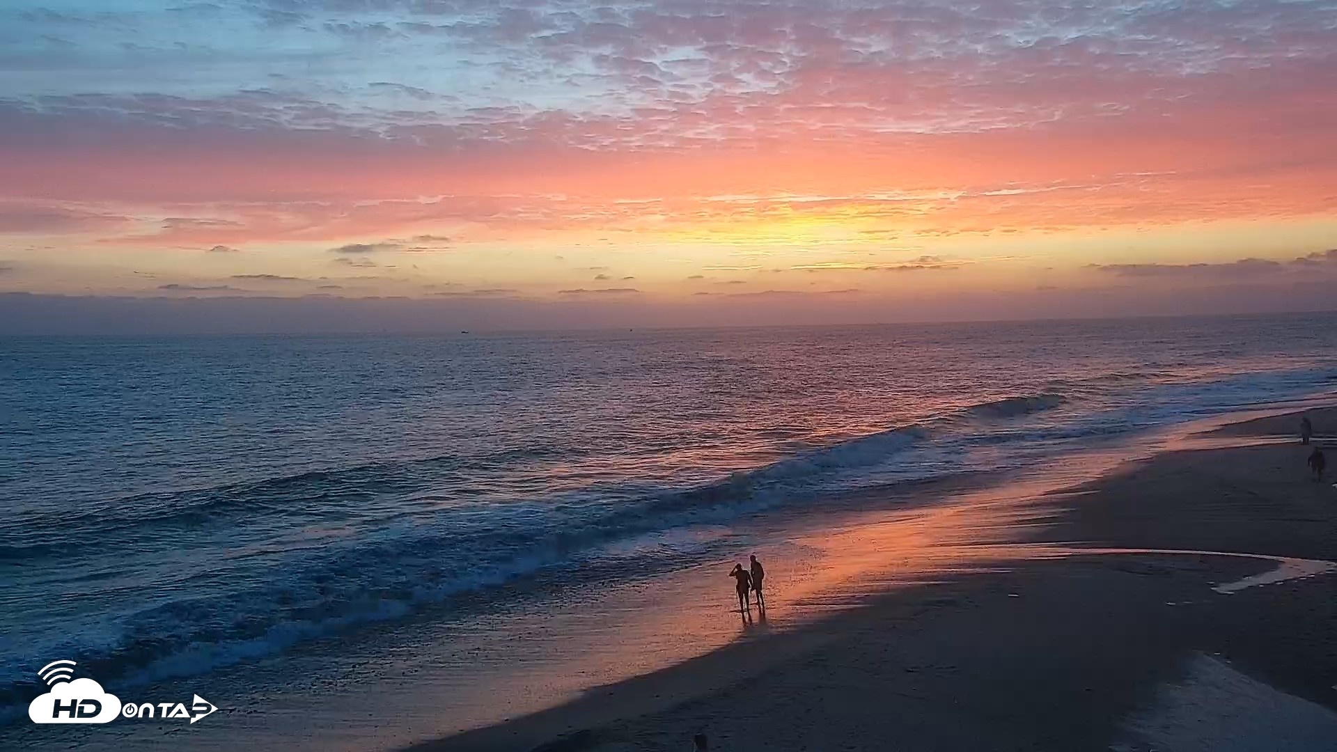 Snapshot of Carlsbad Beach Surf Live Webcam taken Jul 25, 2026, 8:09pm PDT