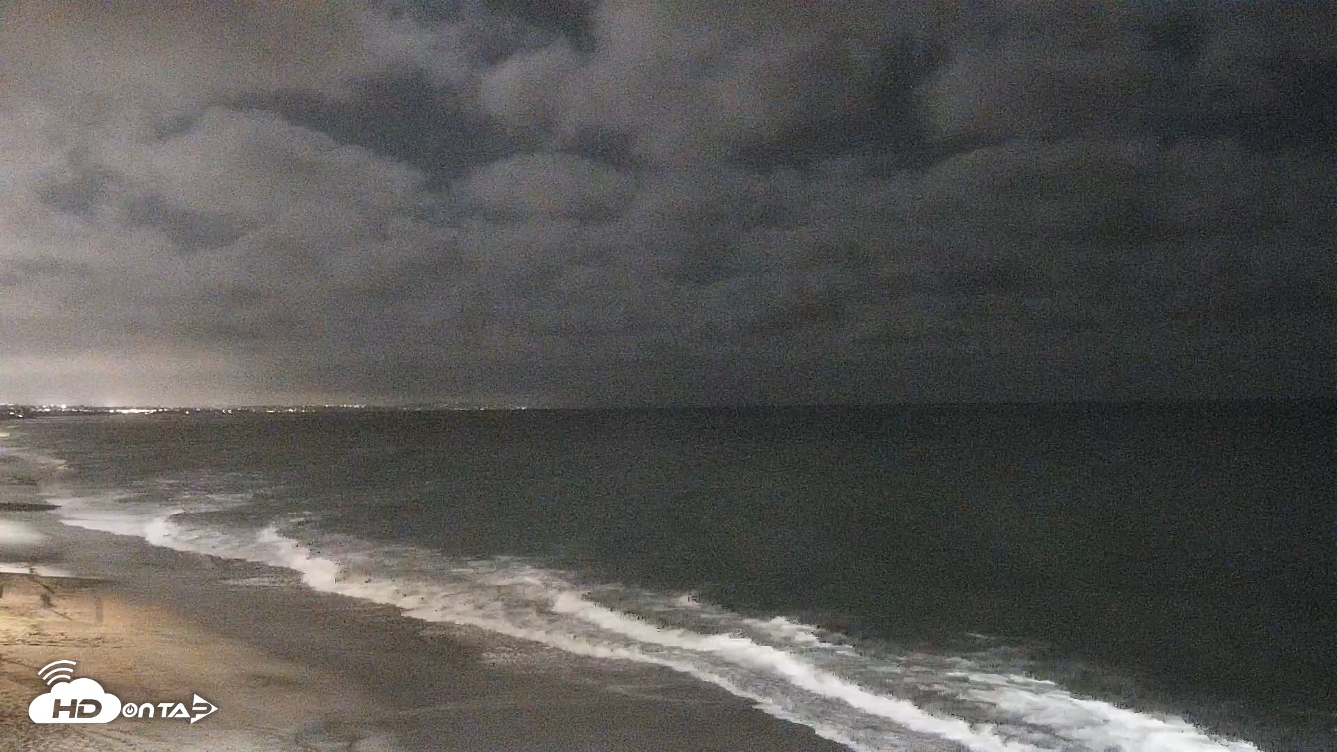 Snapshot of Carlsbad Beach Surf Live Webcam taken Sep 22, 2026, 8:22pm PDT