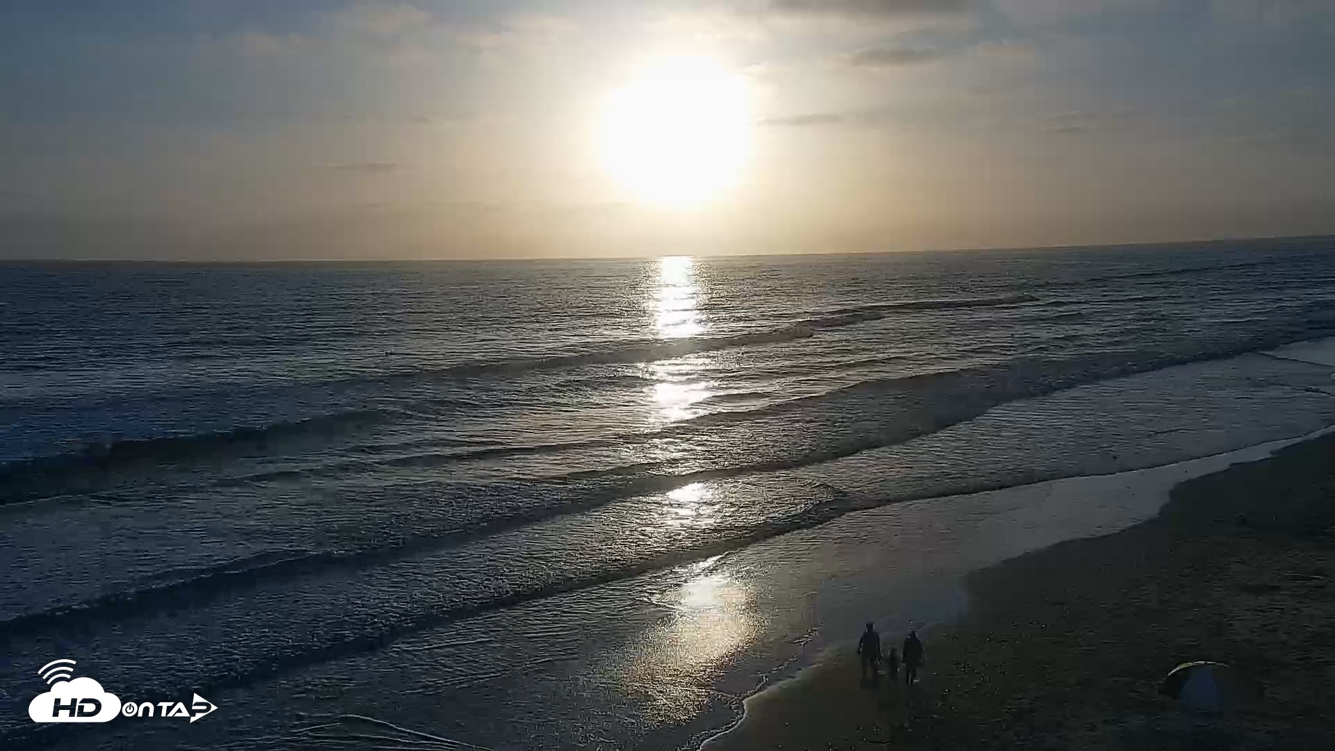 Snapshot of Carlsbad Beach Surf Live Webcam taken May 15, 2025, 7:13pm PDT