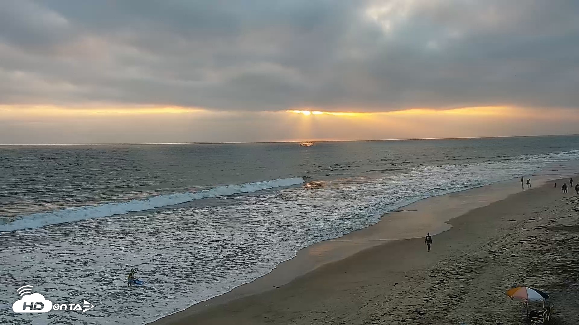 Snapshot of Carlsbad Beach Surf Live Webcam taken May 21, 2026, 7:26pm PDT