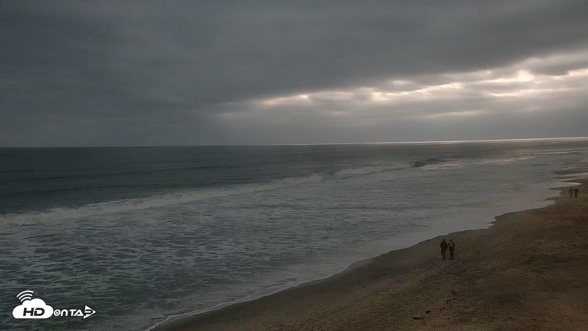 Snapshot of Carlsbad Beach Surf Live Webcam taken Jun 6, 2026, 8:25pm PDT