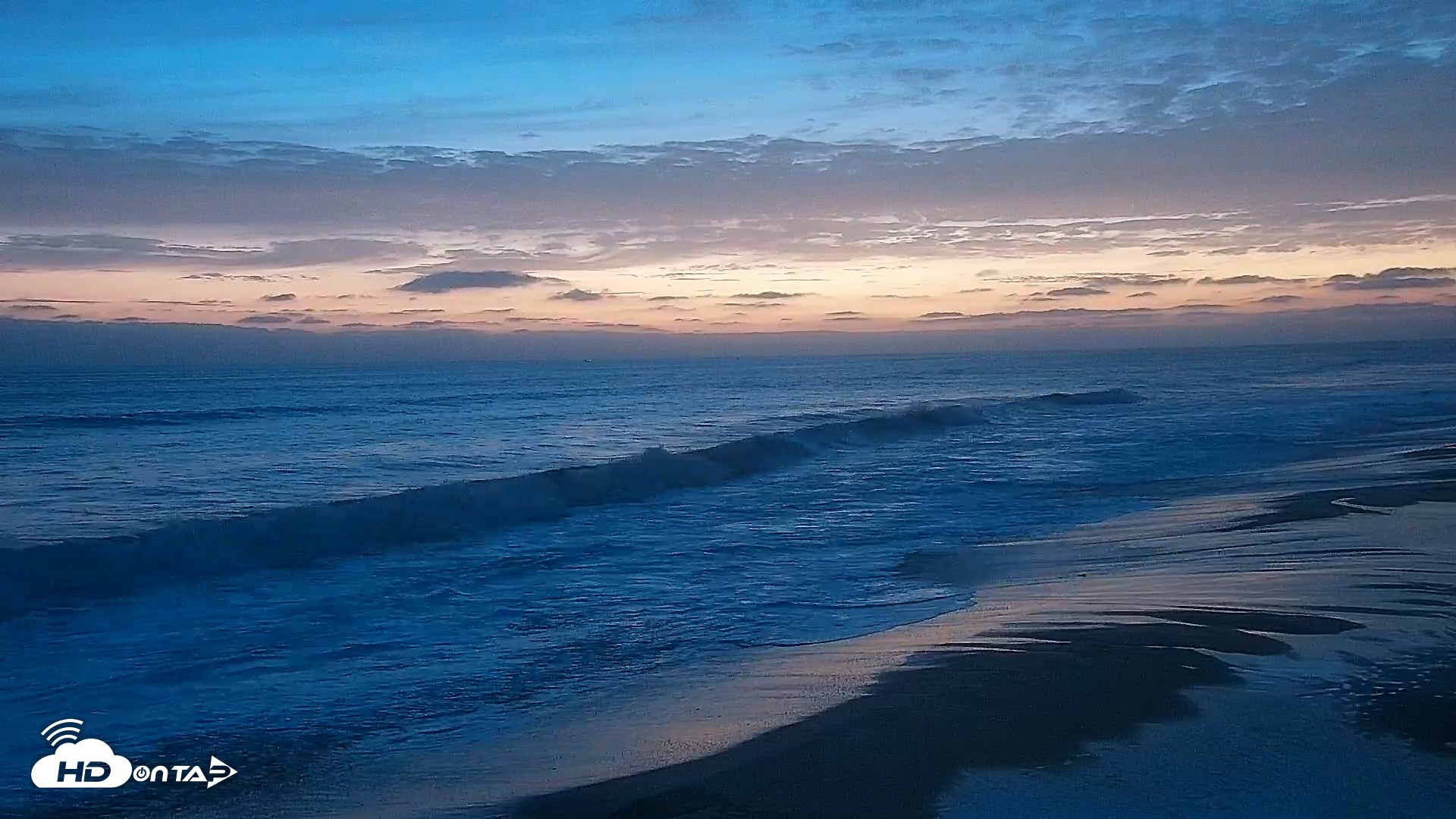 Snapshot of Carlsbad Beach Surf Live Webcam taken Jul 25, 2026, 8:28pm PDT