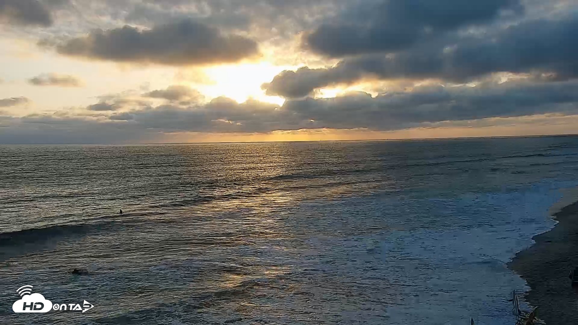 Snapshot of Carlsbad Beach Surf Live Webcam taken May 15, 2026, 7:23pm PDT