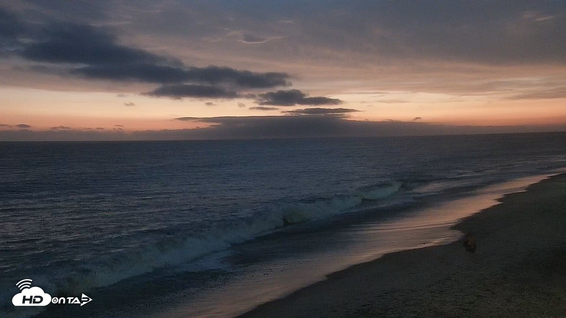 Snapshot of Carlsbad Beach Surf Live Webcam taken Aug 10, 2026, 8:14pm PDT
