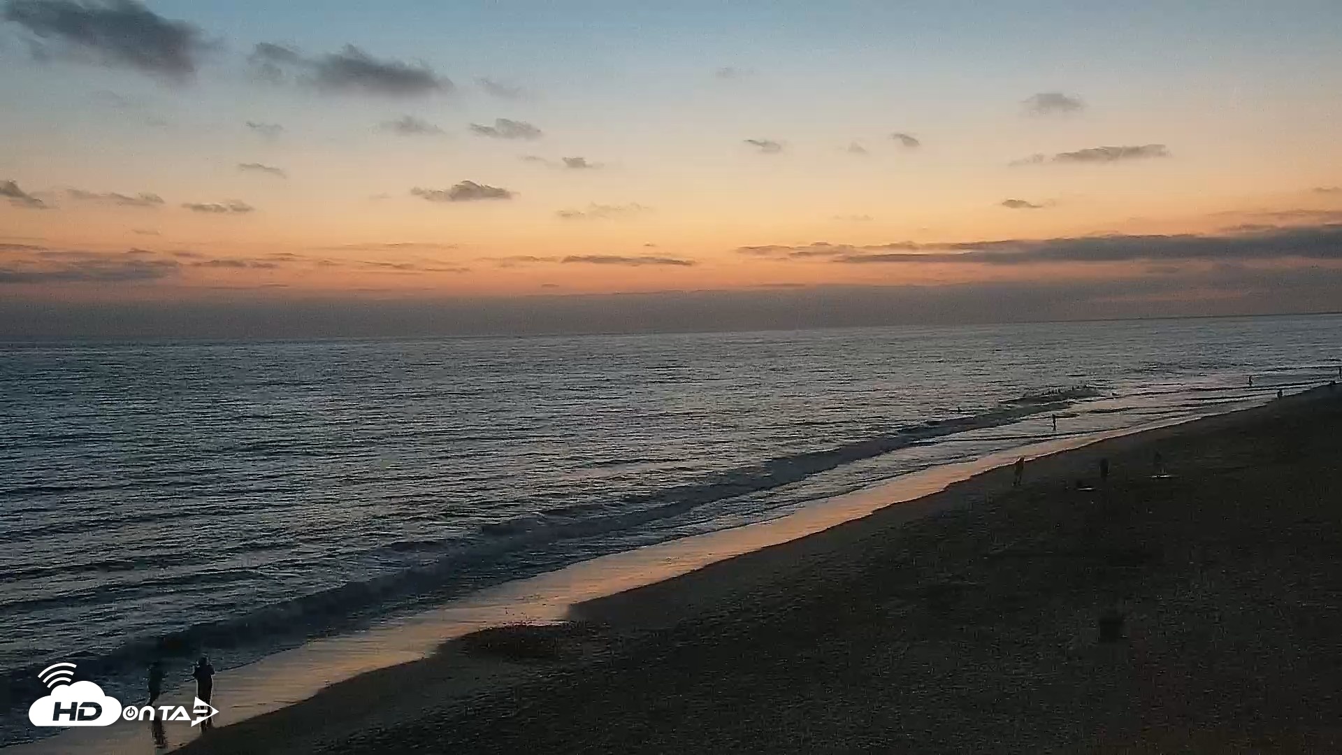Snapshot of Carlsbad Beach Surf Live Webcam taken Aug 6, 2026, 8:14pm PDT