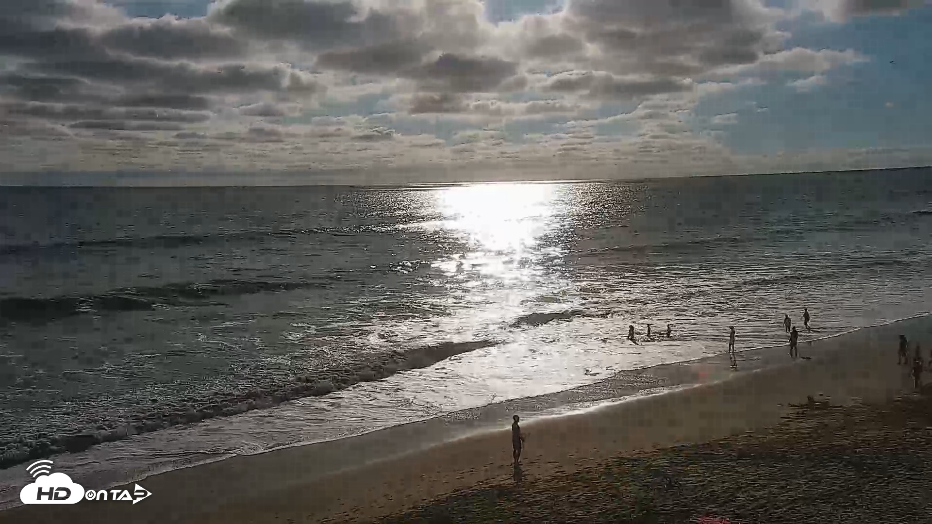 Snapshot of Carlsbad Beach Surf Live Webcam taken Aug 14, 2026, 5:49pm PDT