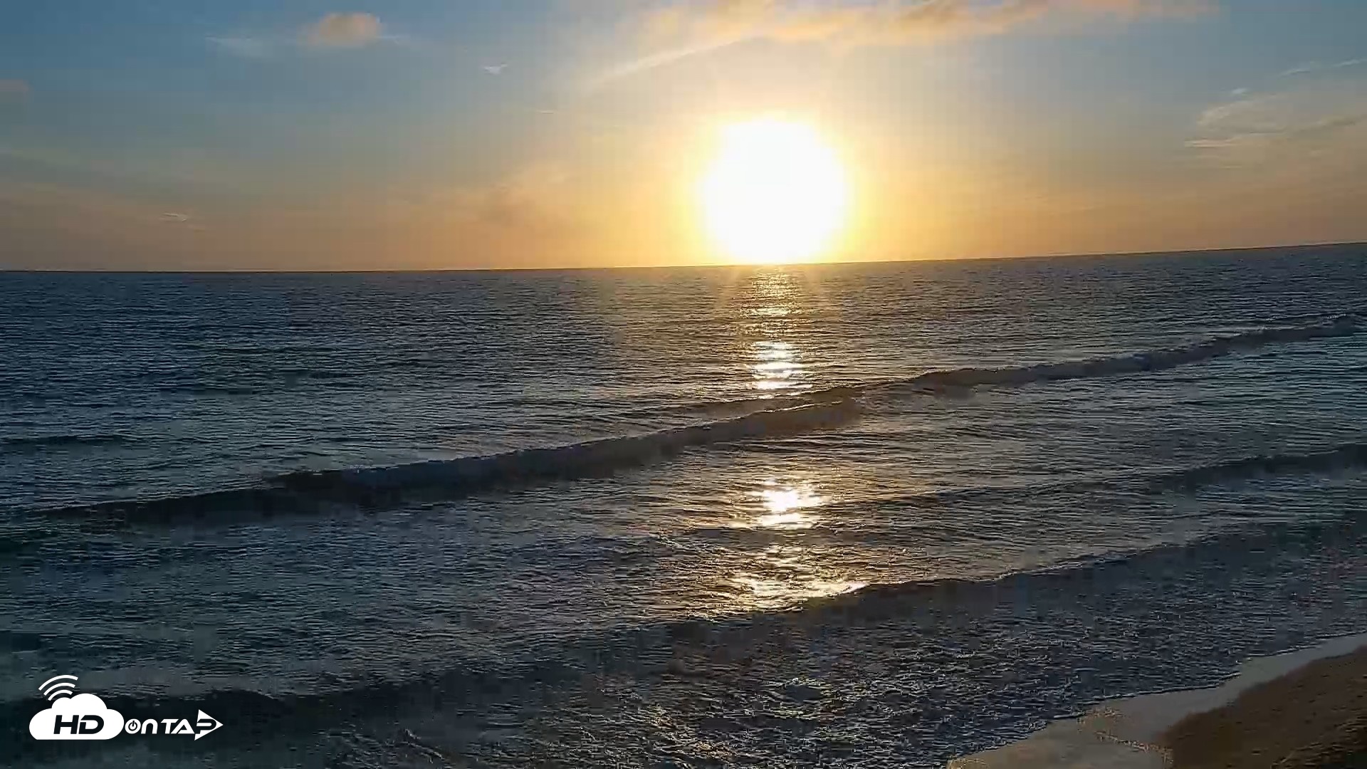 Snapshot of Carlsbad Beach Surf Live Webcam taken Apr 15, 2026, 7:05pm PDT