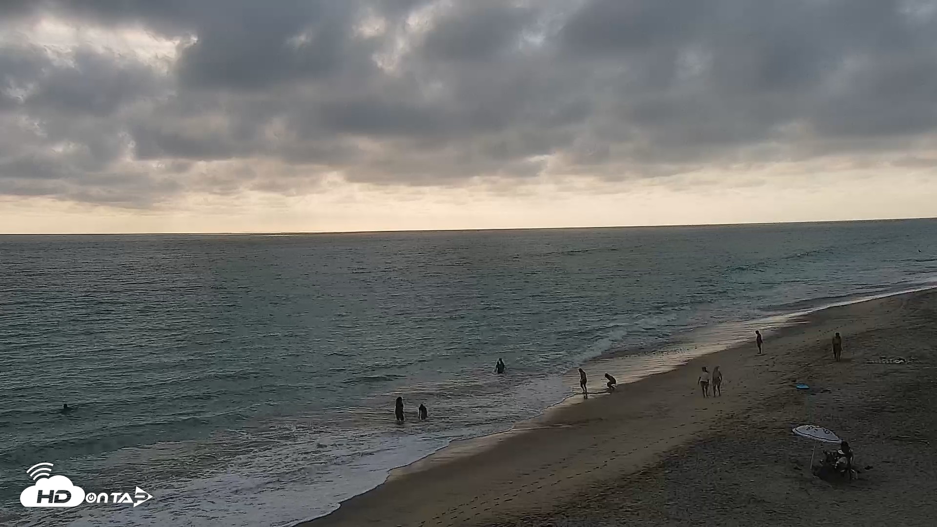 Snapshot of Carlsbad Beach Surf Live Webcam taken Aug 10, 2026, 6:32pm PDT