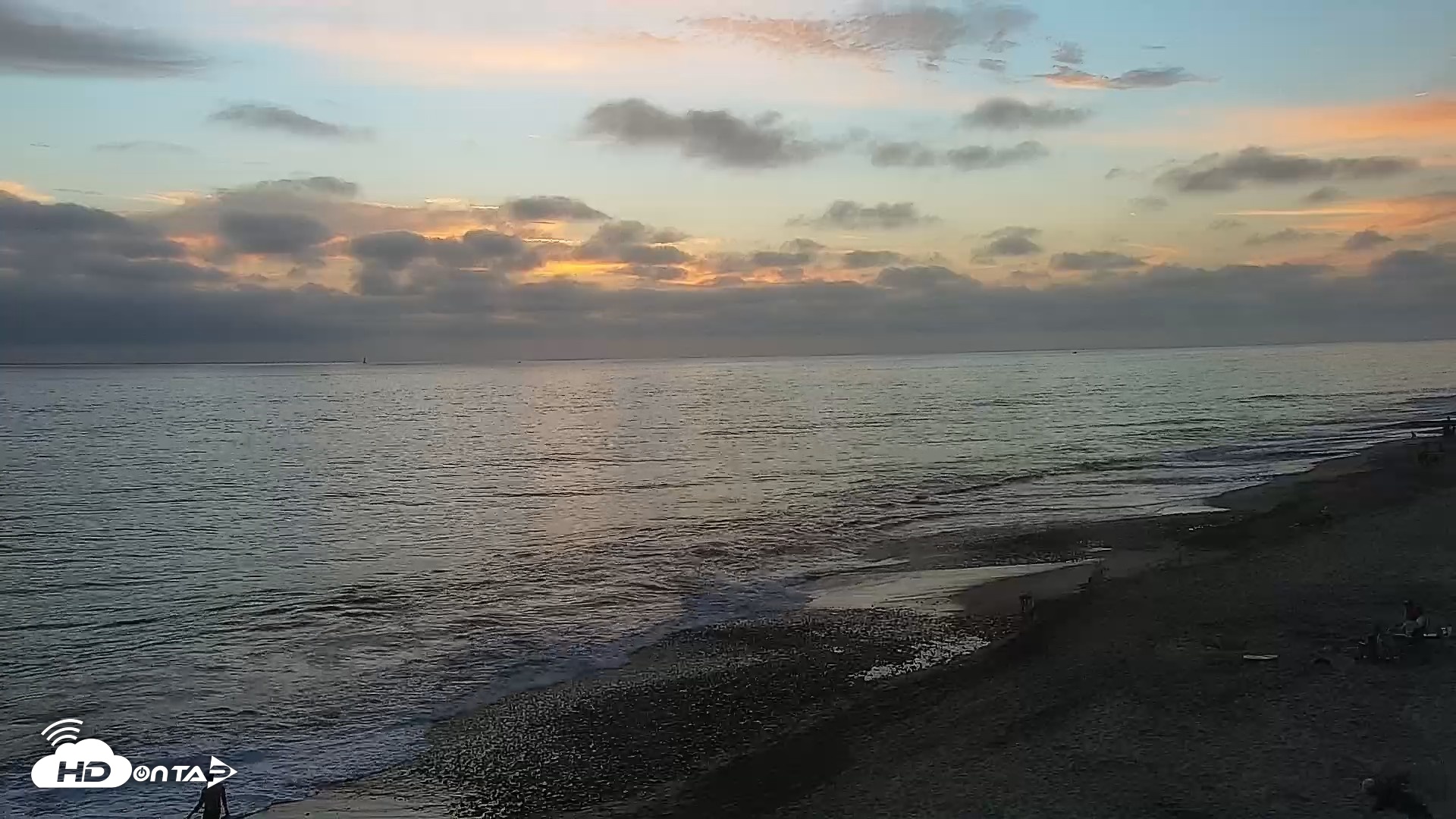 Snapshot of Carlsbad Beach Surf Live Webcam taken Aug 21, 2026, 7:31pm PDT