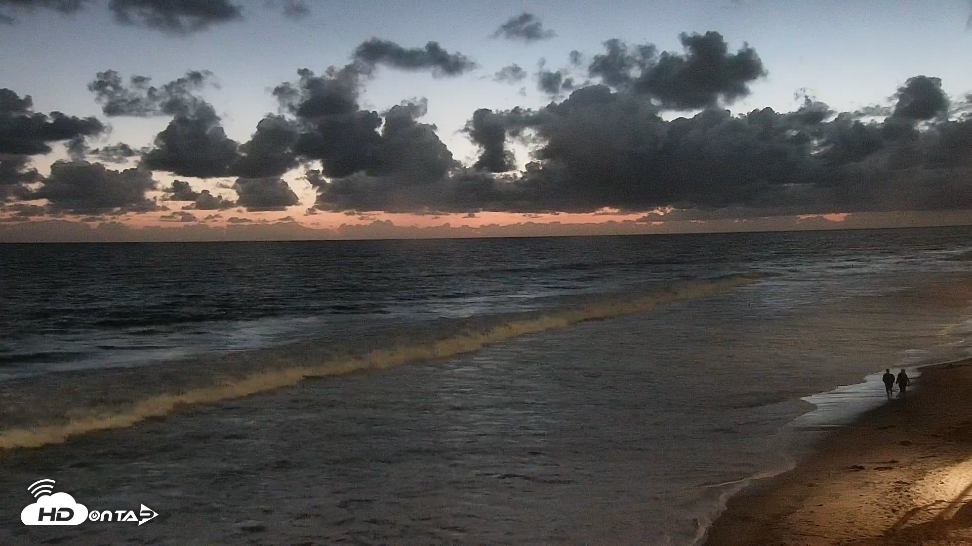 Snapshot of Carlsbad Beach Surf Live Webcam taken May 27, 2026, 8:35pm PDT