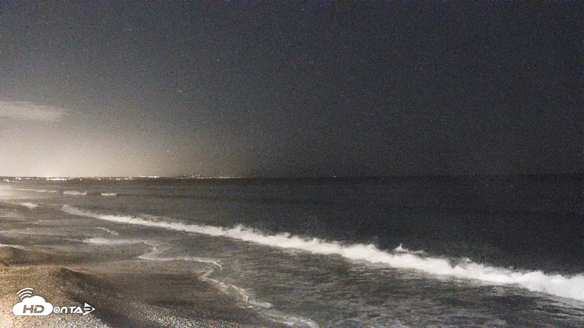 Snapshot of Carlsbad Beach Surf Live Webcam taken Oct 17, 2026, 9:13pm PDT