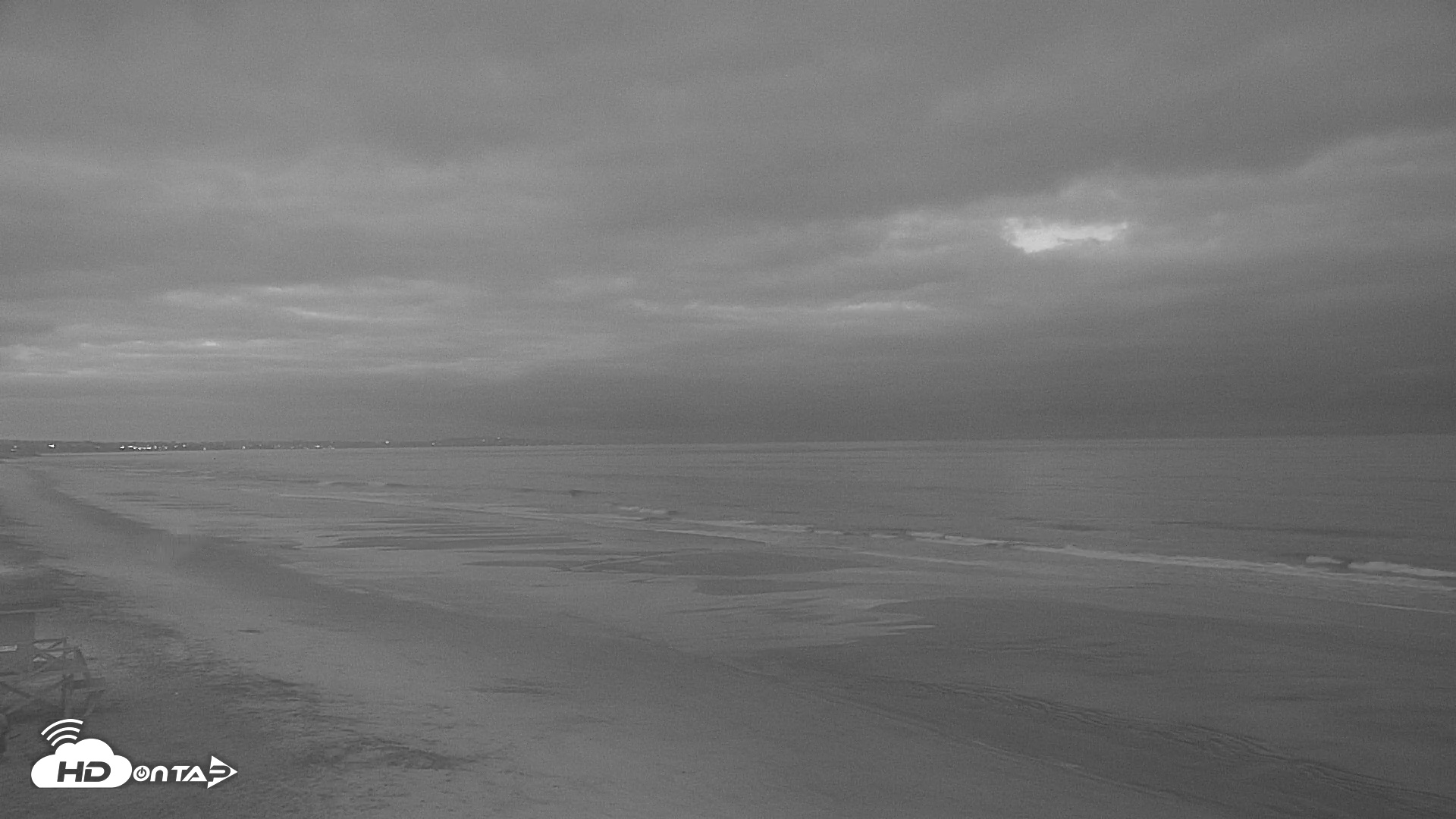 Snapshot of Carlsbad Beach Surf Live Webcam taken Jul 26, 2025, 5:31am PDT