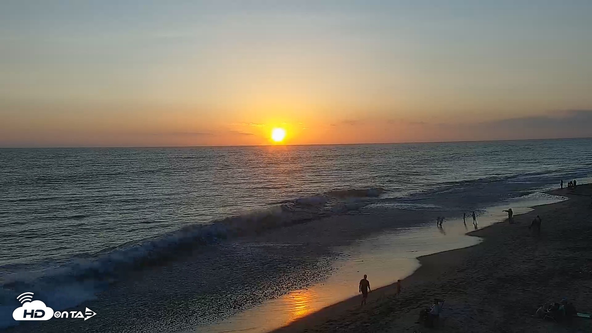 Snapshot of Carlsbad Beach Surf Live Webcam taken Aug 8, 2026, 7:37pm PDT