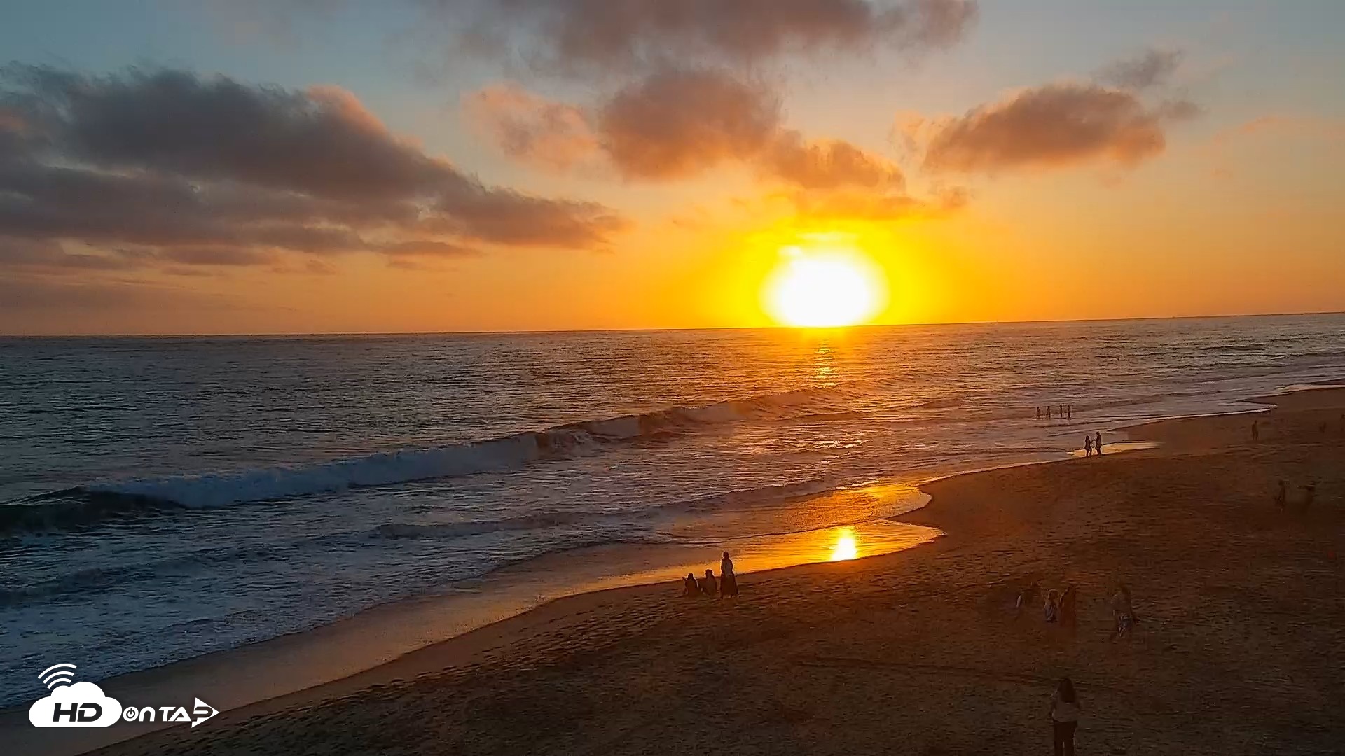 Snapshot of Carlsbad Beach Surf Live Webcam taken Jul 7, 2026, 7:58pm PDT