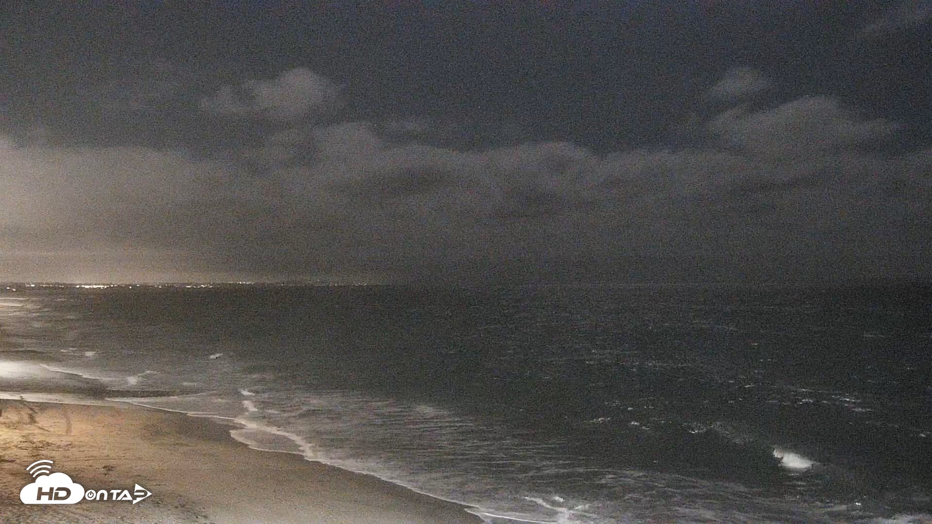 Snapshot of Carlsbad Beach Surf Live Webcam taken Sep 22, 2026, 10:21pm PDT