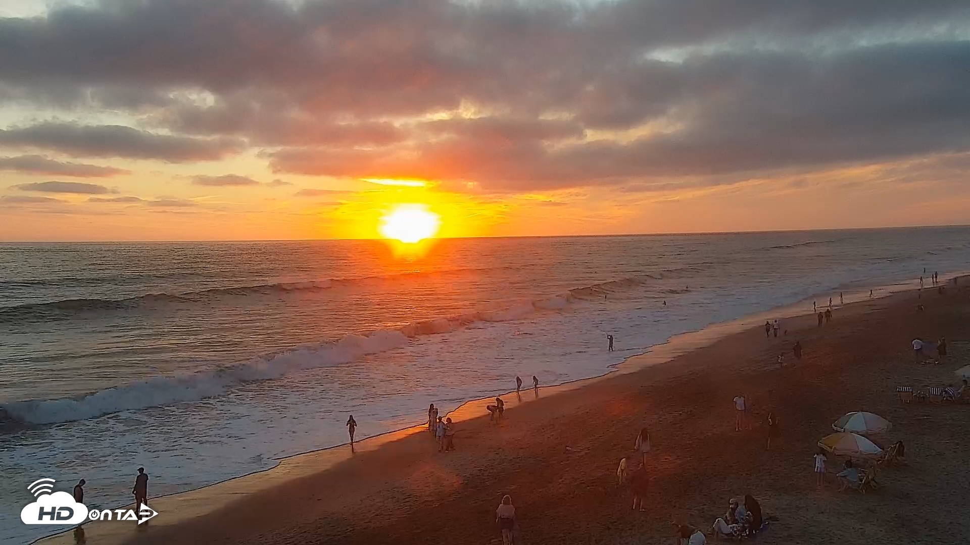 Snapshot of Carlsbad Beach Surf Live Webcam taken Aug 16, 2026, 7:33pm PDT