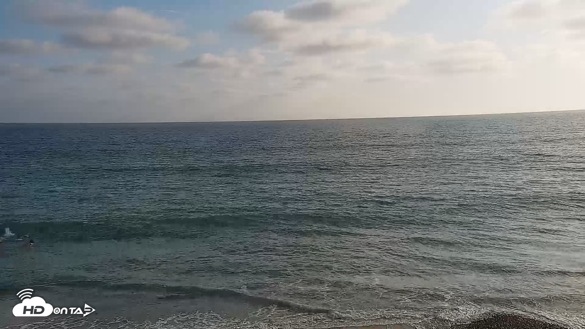 Snapshot of Carlsbad Beach Surf Live Webcam taken Aug 6, 2026, 6:29pm PDT
