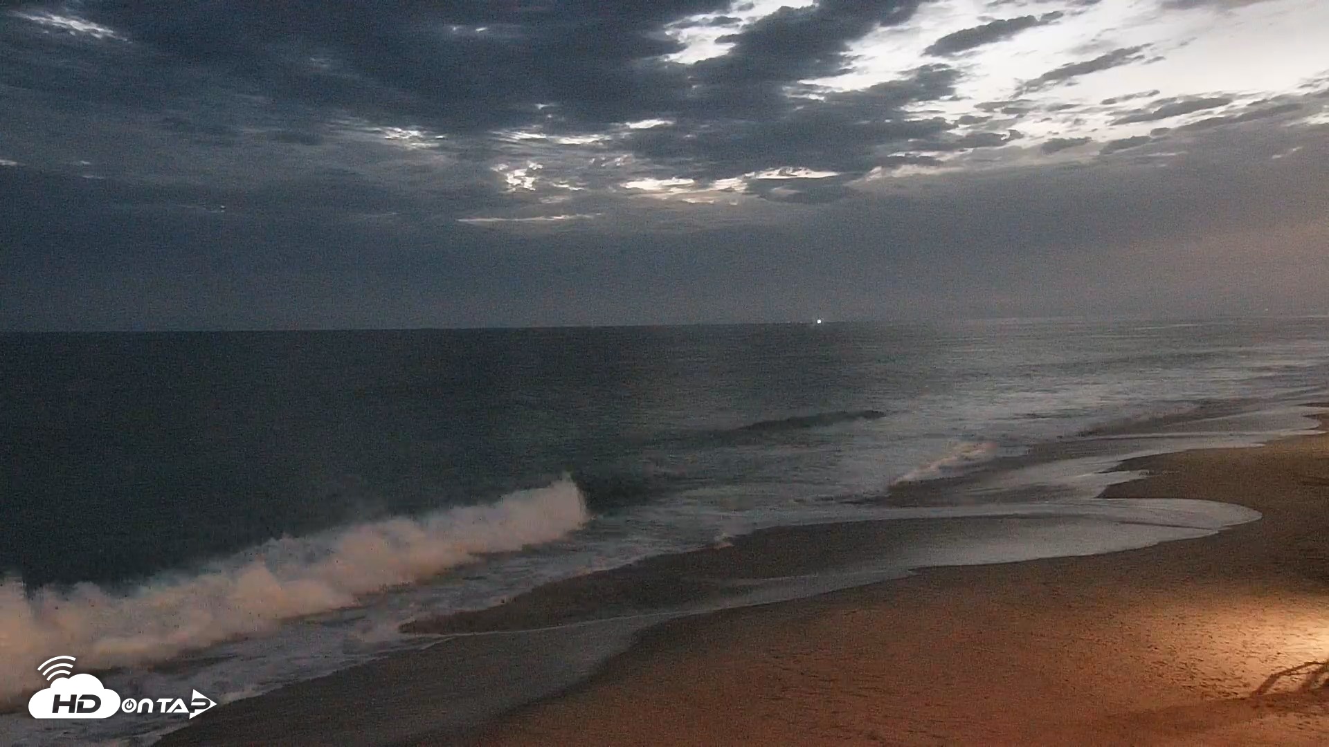 Snapshot of Carlsbad Beach Surf Live Webcam taken Jul 11, 2026, 8:40pm PDT