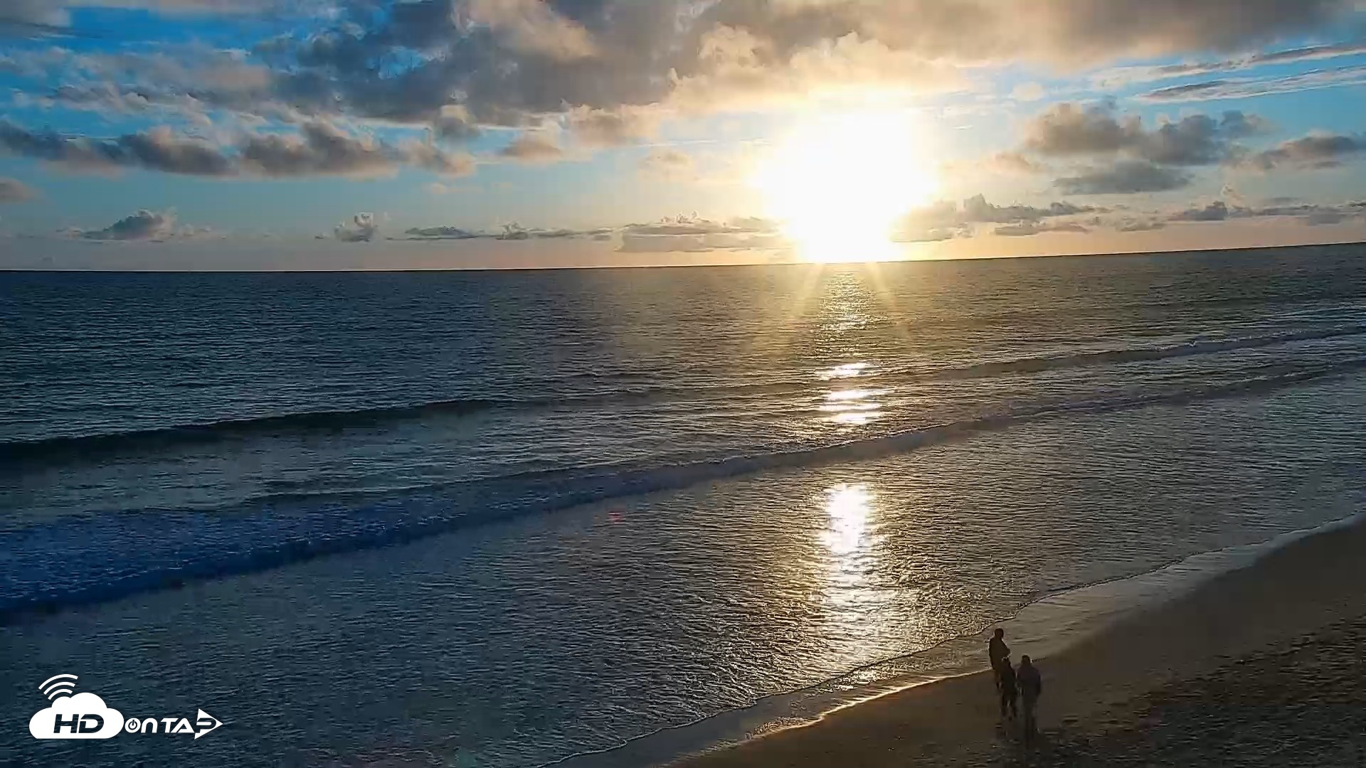 Snapshot of Carlsbad Beach Surf Live Webcam taken Apr 21, 2026, 7:15pm PDT