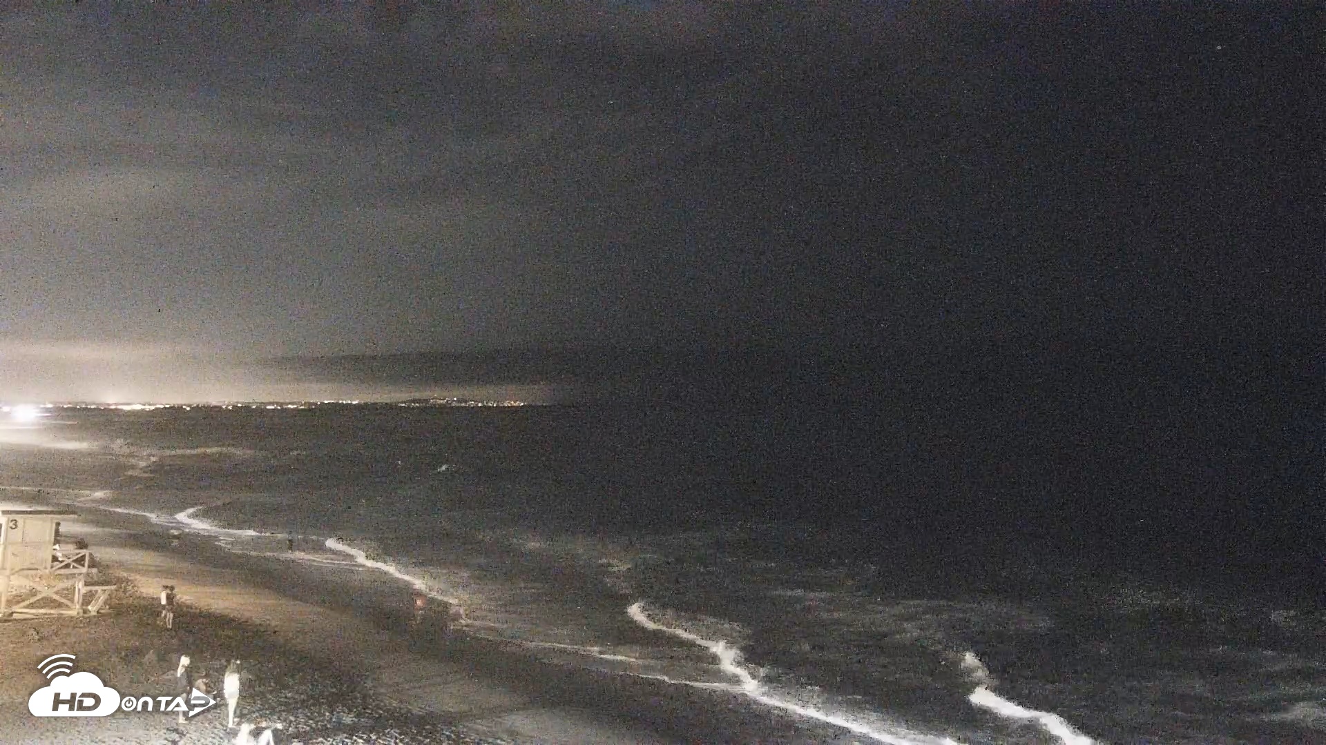 Snapshot of Carlsbad Beach Surf Live Webcam taken Aug 15, 2026, 10:05pm PDT