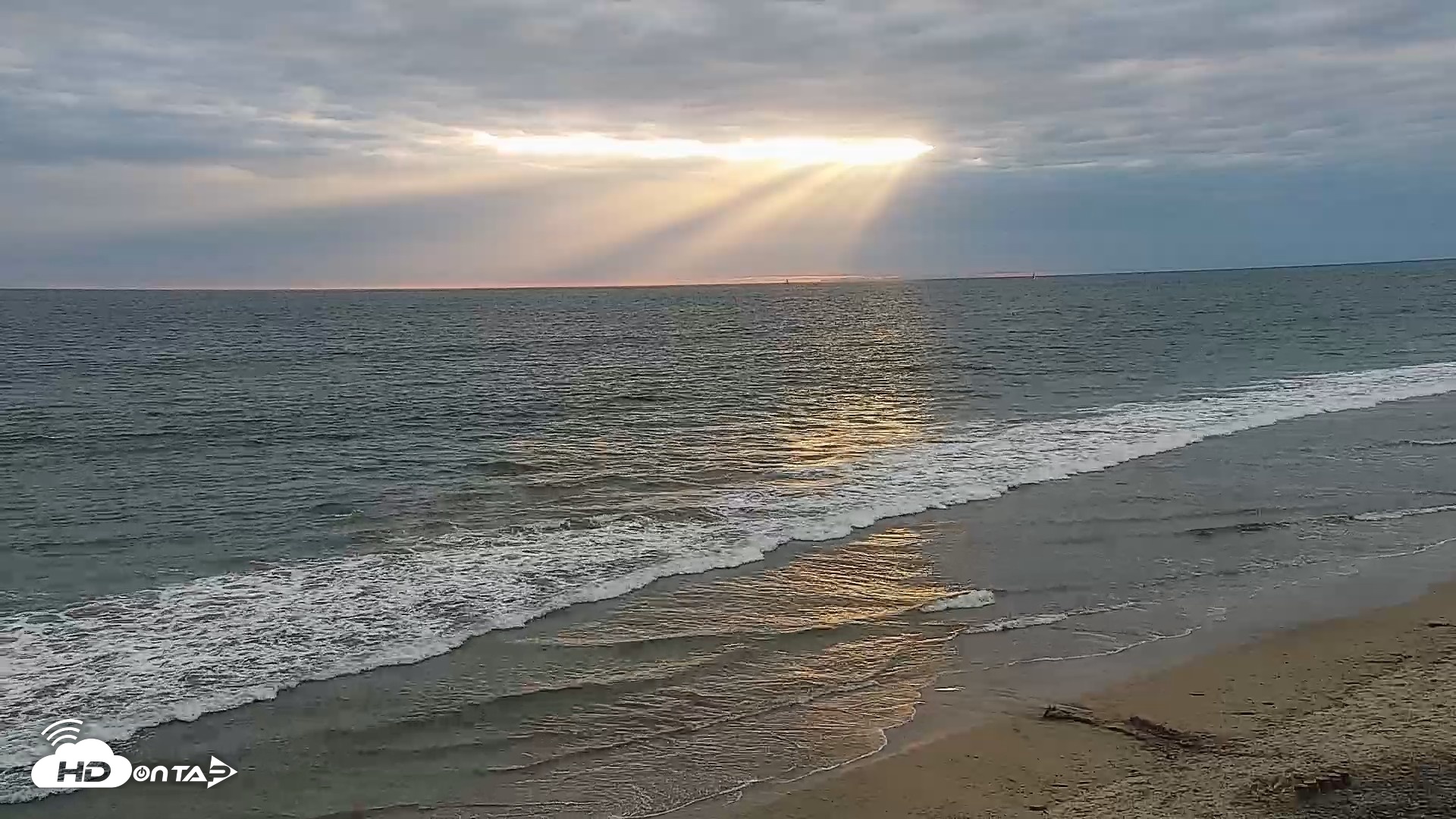 Snapshot of Carlsbad Beach Surf Live Webcam taken May 3, 2026, 6:59pm PDT