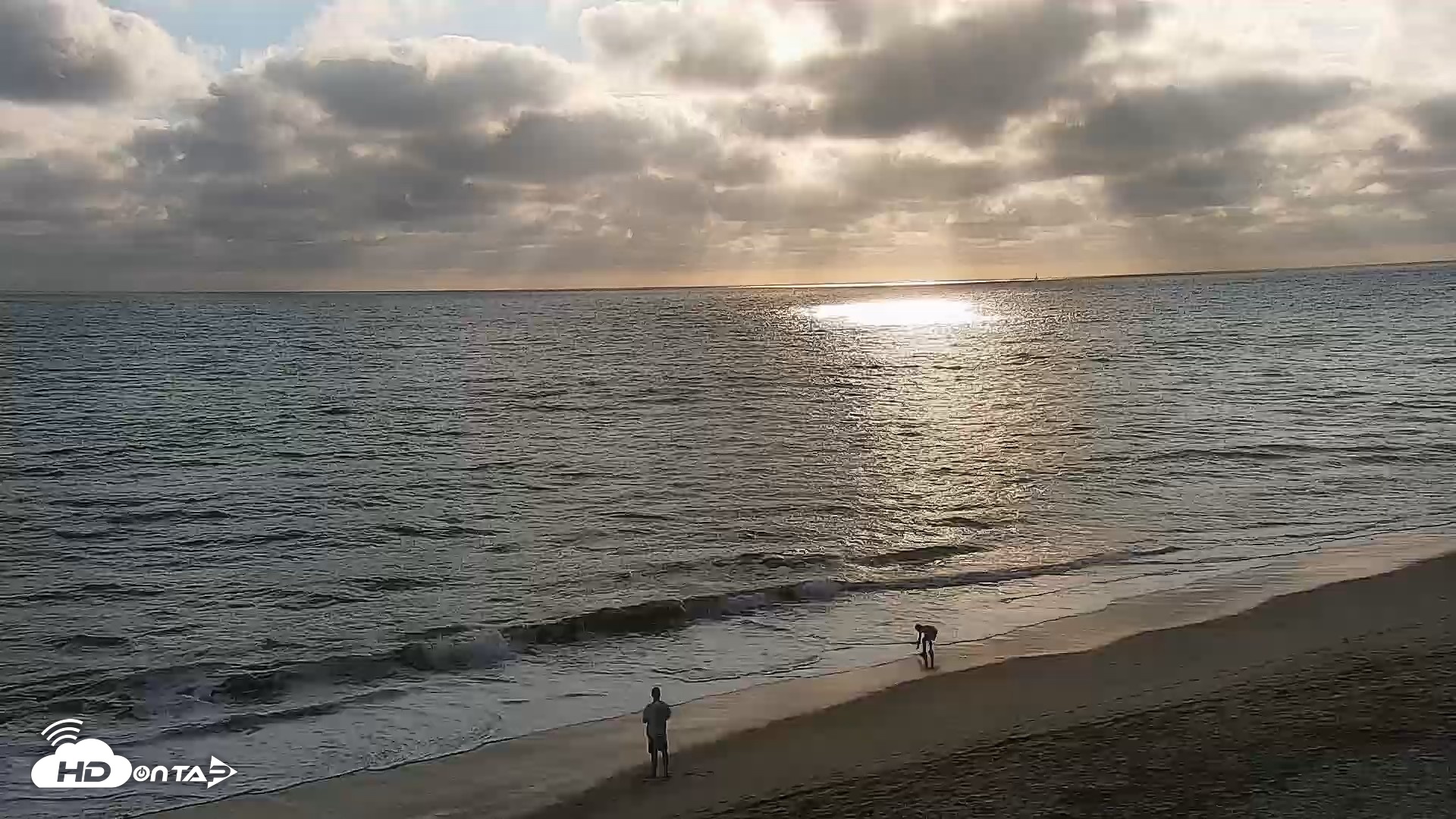 Snapshot of Carlsbad Beach Surf Live Webcam taken Aug 12, 2026, 6:22pm PDT