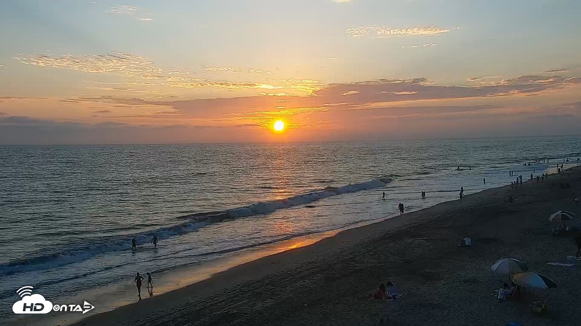 Snapshot of Carlsbad Beach Surf Live Webcam taken Aug 5, 2026, 7:37pm PDT