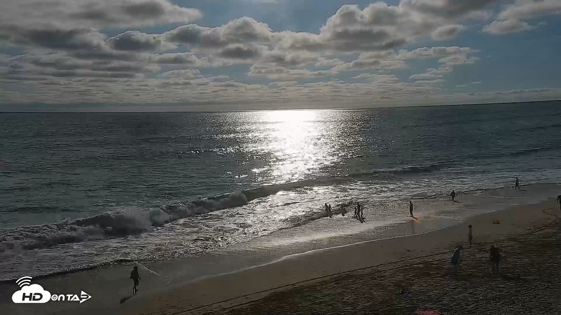 Snapshot of Carlsbad Beach Surf Live Webcam taken Aug 14, 2026, 5:43pm PDT