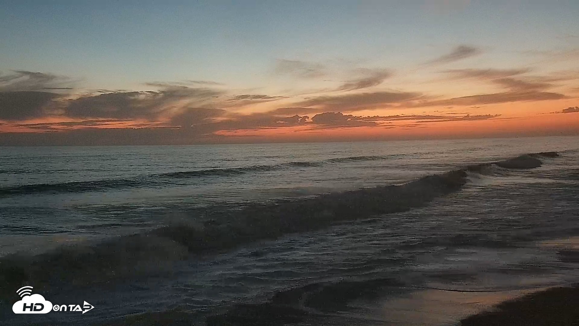 Snapshot of Carlsbad Beach Surf Live Webcam taken Aug 26, 2026, 7:55pm PDT