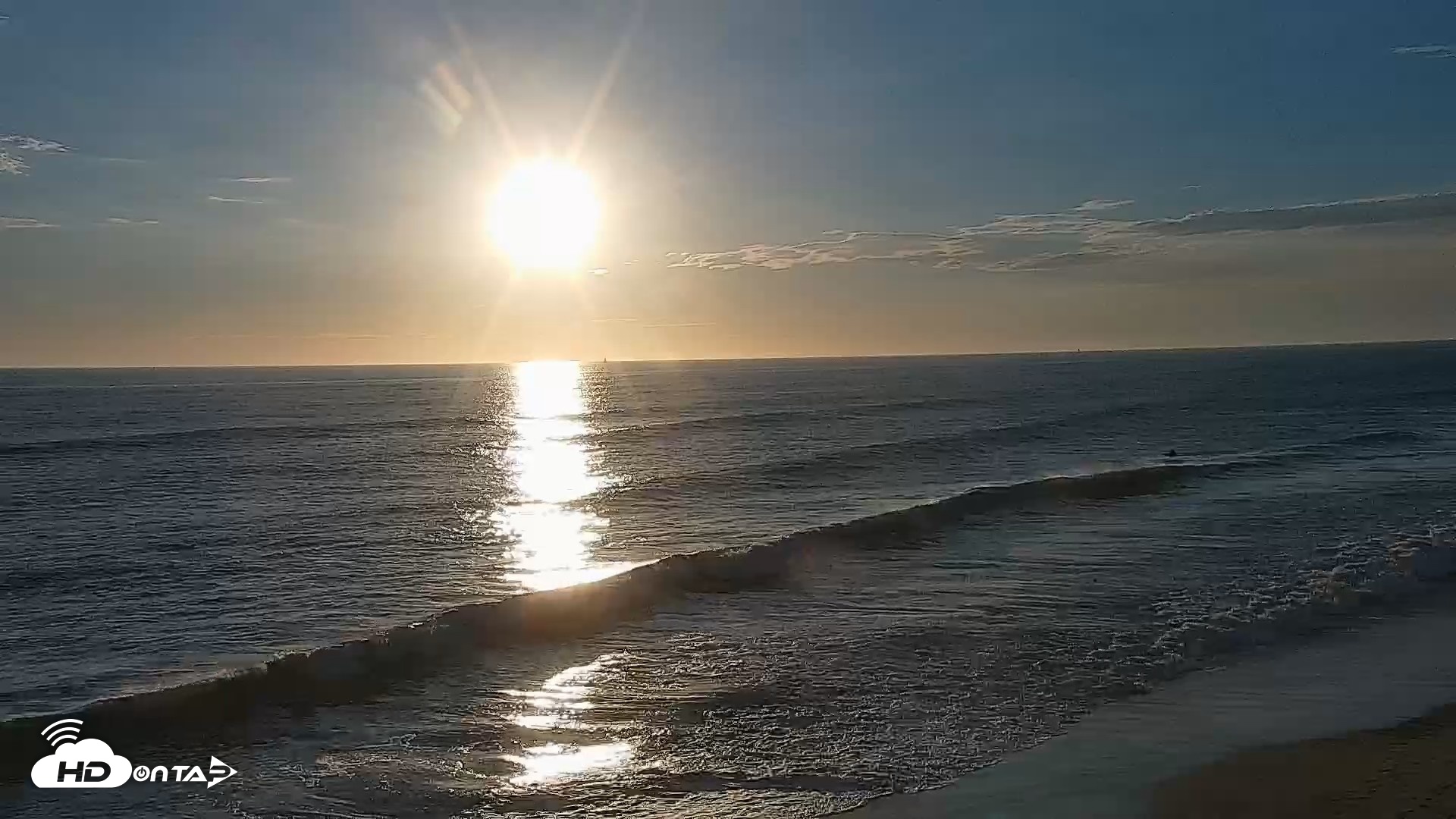 Snapshot of Carlsbad Beach Surf Live Webcam taken Sep 9, 2026, 6:35pm PDT